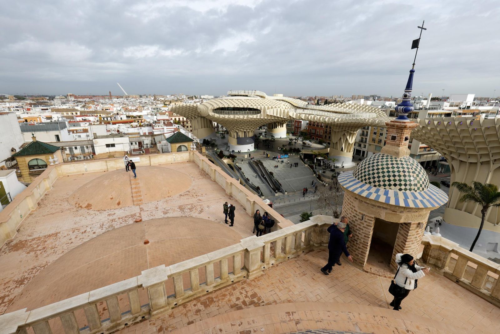 Las imágenes de la visita a las cubiertas de la Iglesia de la Anunciación