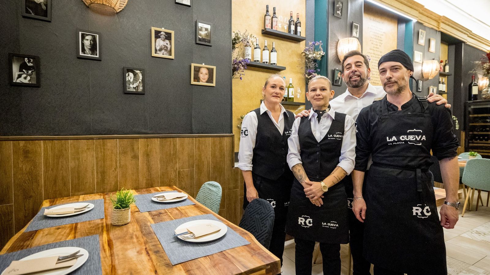 El equipo de La cueva de Plocia con Raquel Sánchez a la cabeza.