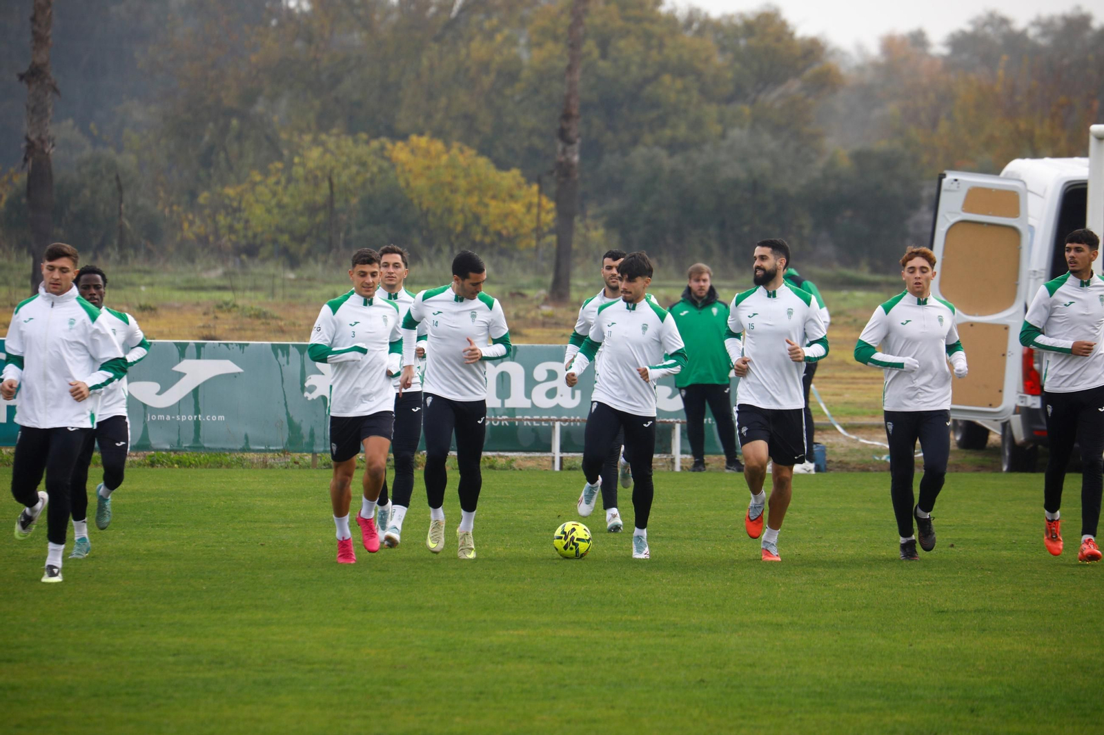Los jugadores del Córdoba se ejercitan en la Ciudad Deportiva.