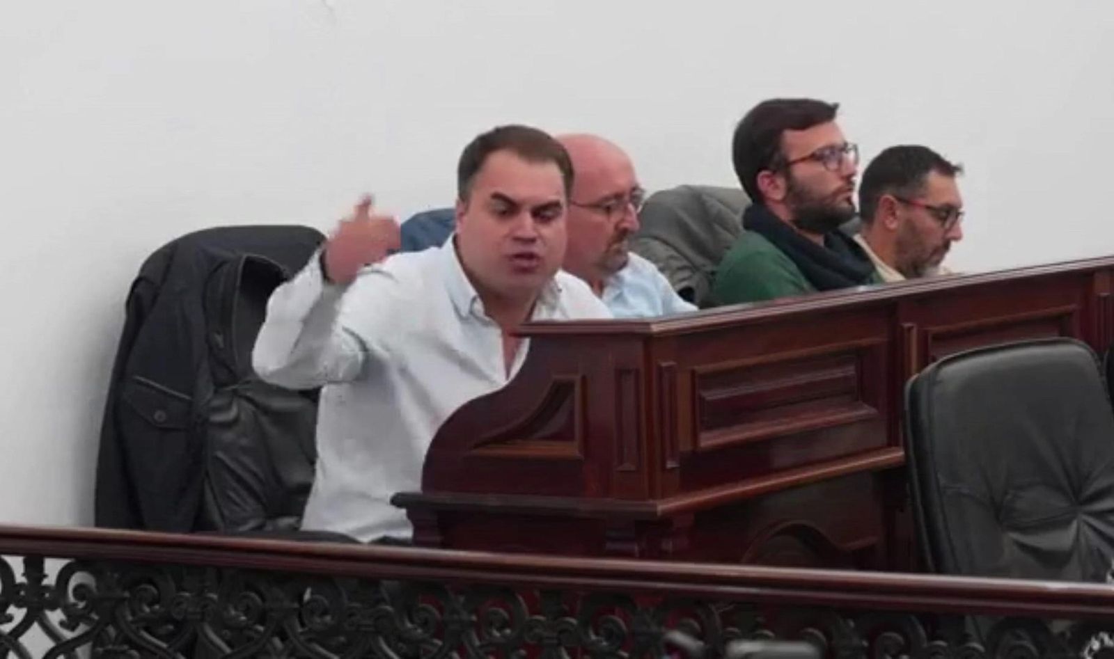 Captura del vídeo donde Juan María Cornejo ofrece un gobierno de coalición al alcalde, José Manuel Ruiz