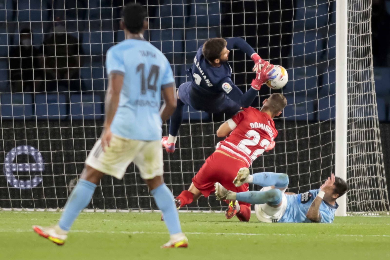 En esa acción se lesionó Maximiano antes del penalti.