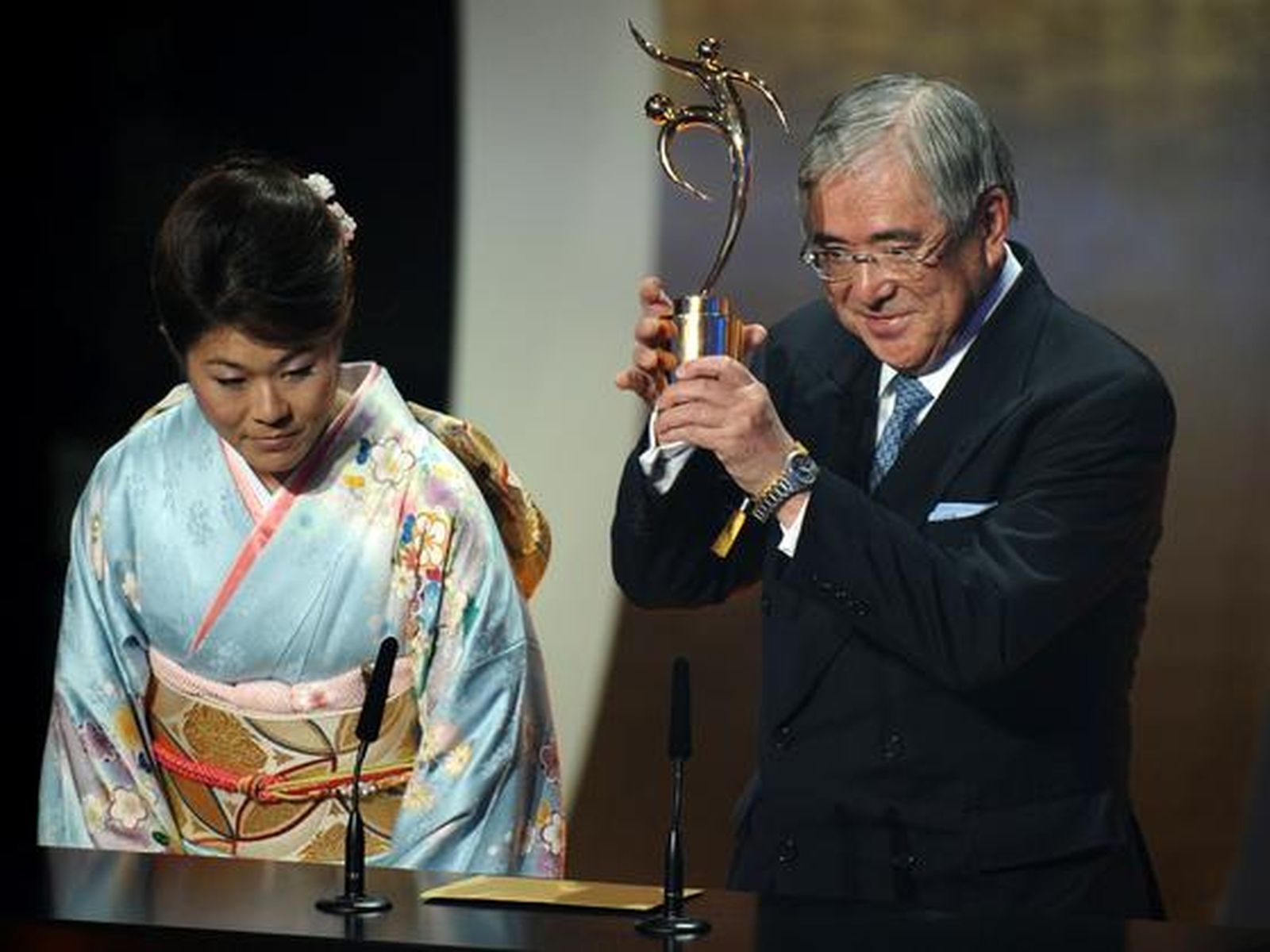 Lionel Messi logra su tercer Balón de Oro con 24 años. / AFP