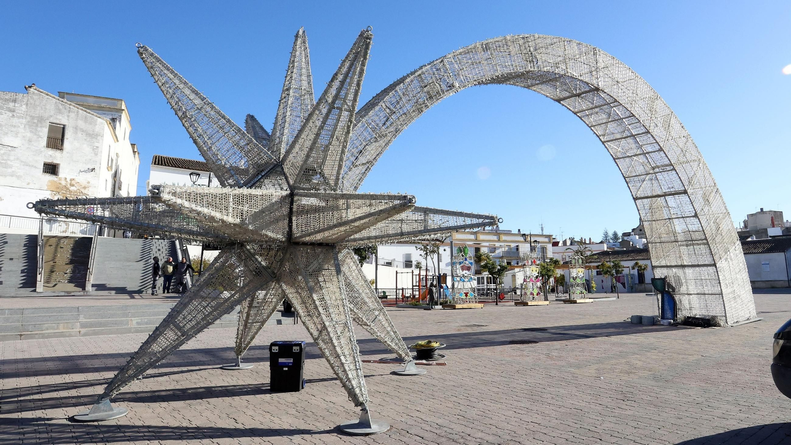 Este año se inaugura un nuevo elemento decorativo navideño en la plaza de Belén: La estrella de Jerez