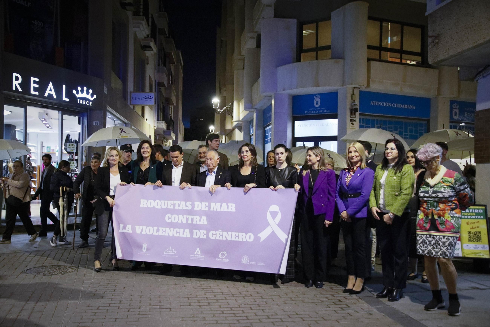 Manifestación por el 25 N en Roquetas de Mar