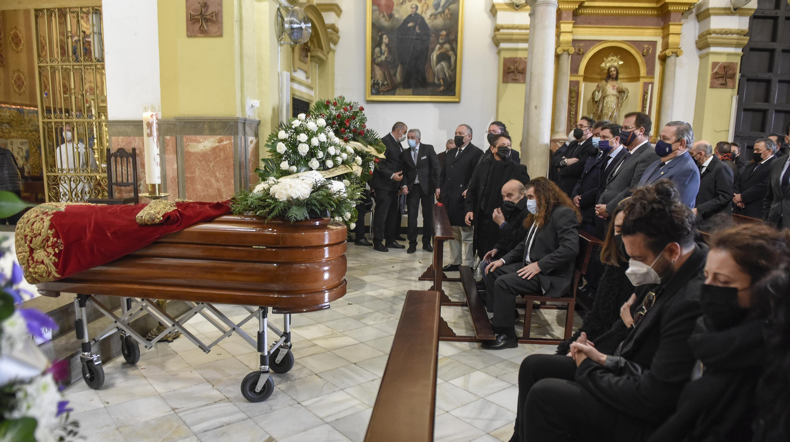 Las imágenes del adiós de Sevilla a Pascual González