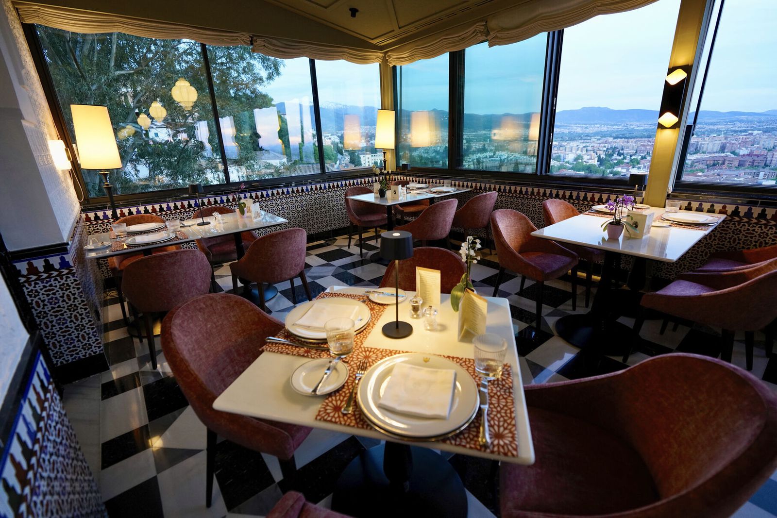 Fotos: El Hotel Alhambra Palace de Granada celebra la renovación de su logotipo