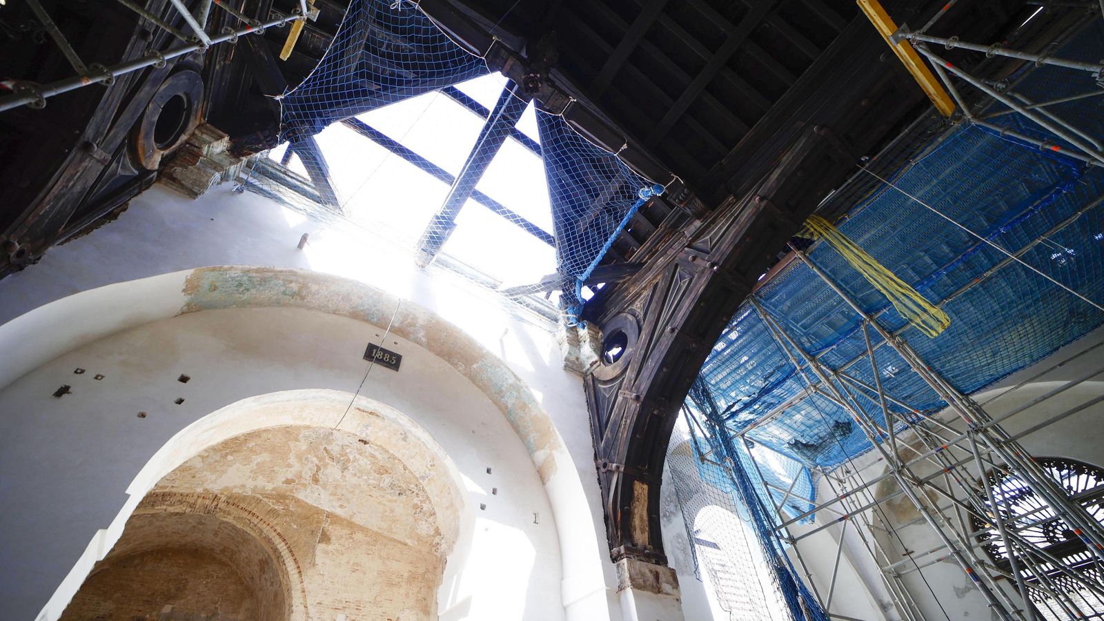 El barrenado horizontal de cañones permitió instalar esta cubierta de madera.