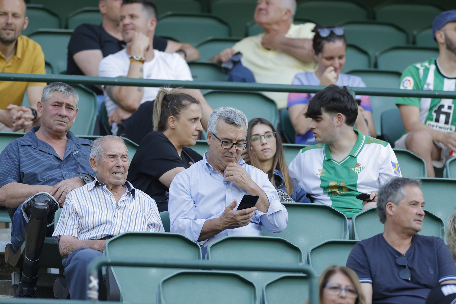 Búscate en las fotos del Betis-Rayo