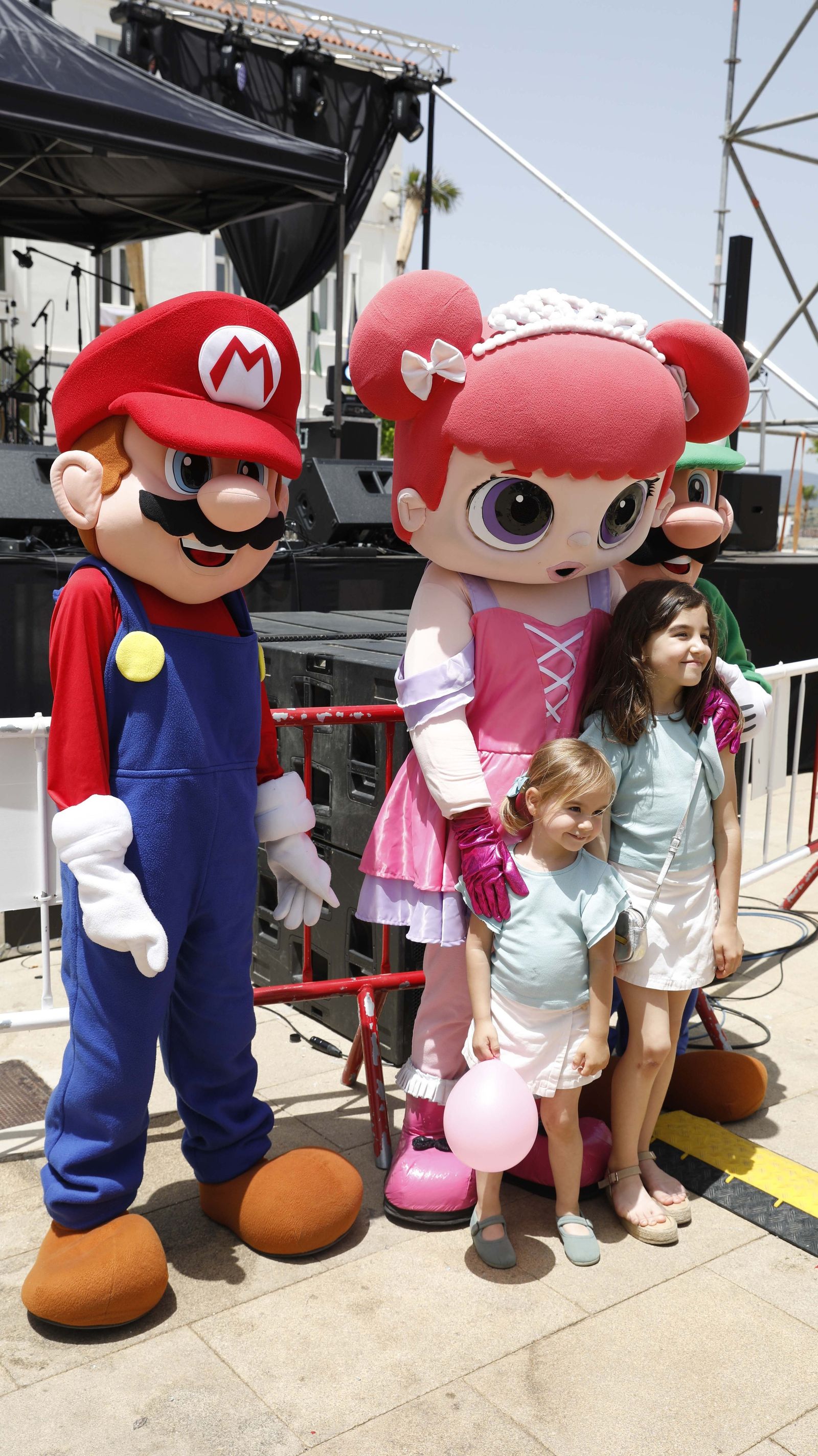 Fotos del festival de foodtrucks y conciertos por el 318 aniversario de San Roque