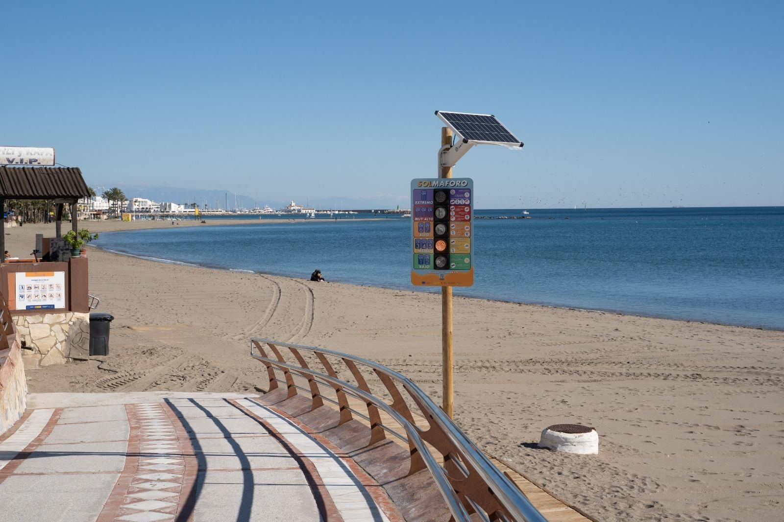 Un 'solmáforo' instalado en la playa de Santa Ana.