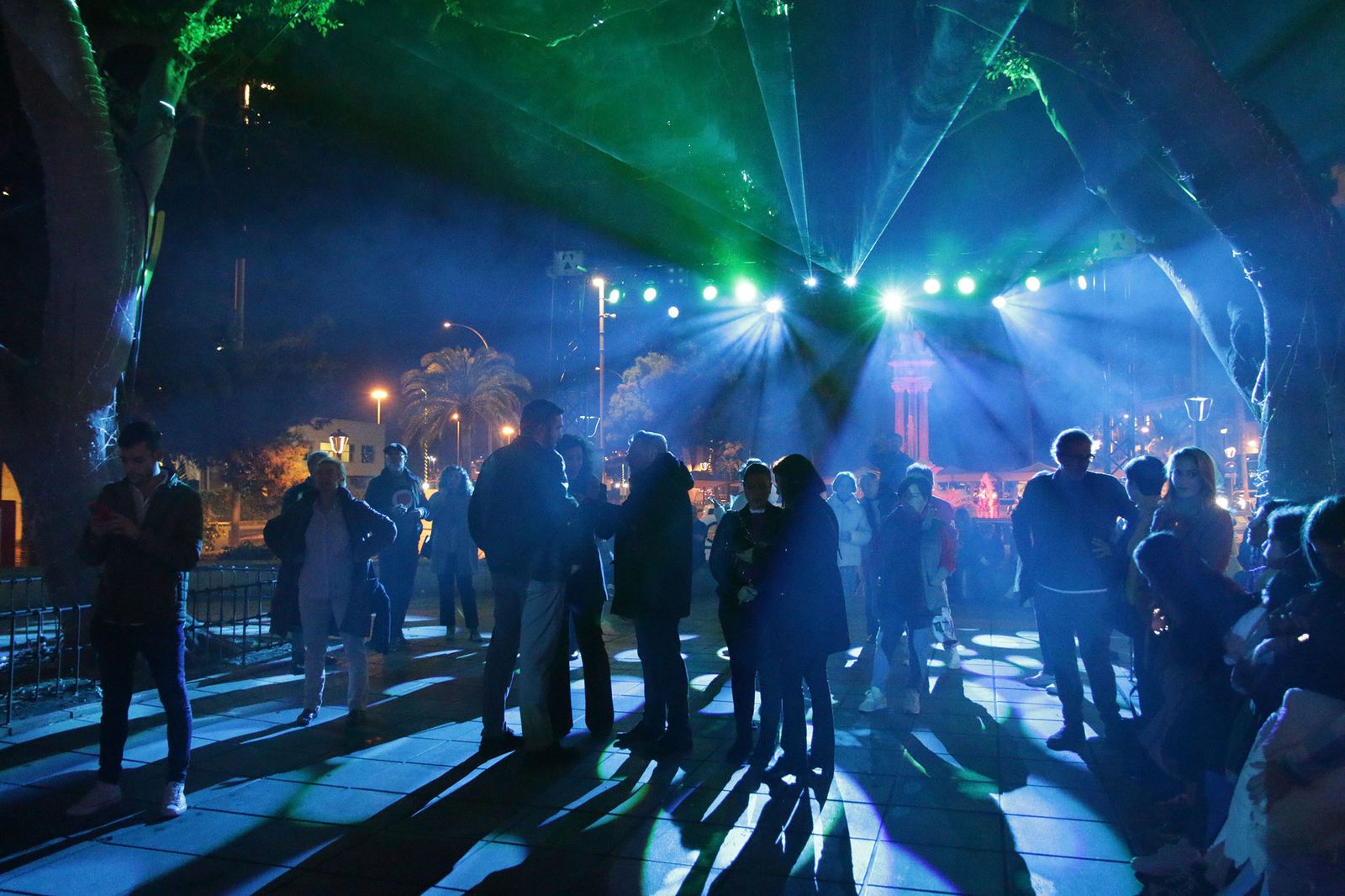 Así brilla el parque Nicolás Salmerón con el espectáculo 'Posidonia'