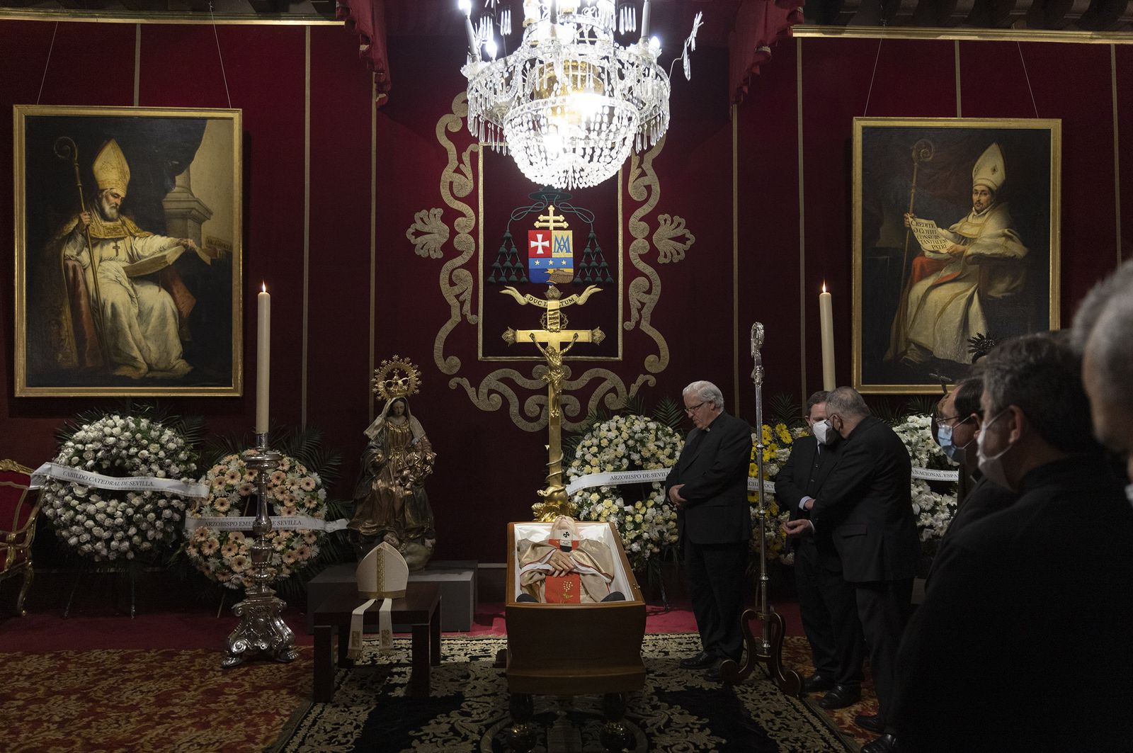 El velatorio del cardenal Carlos Amigo en el Palacio Arzobispal, todas las imágenes