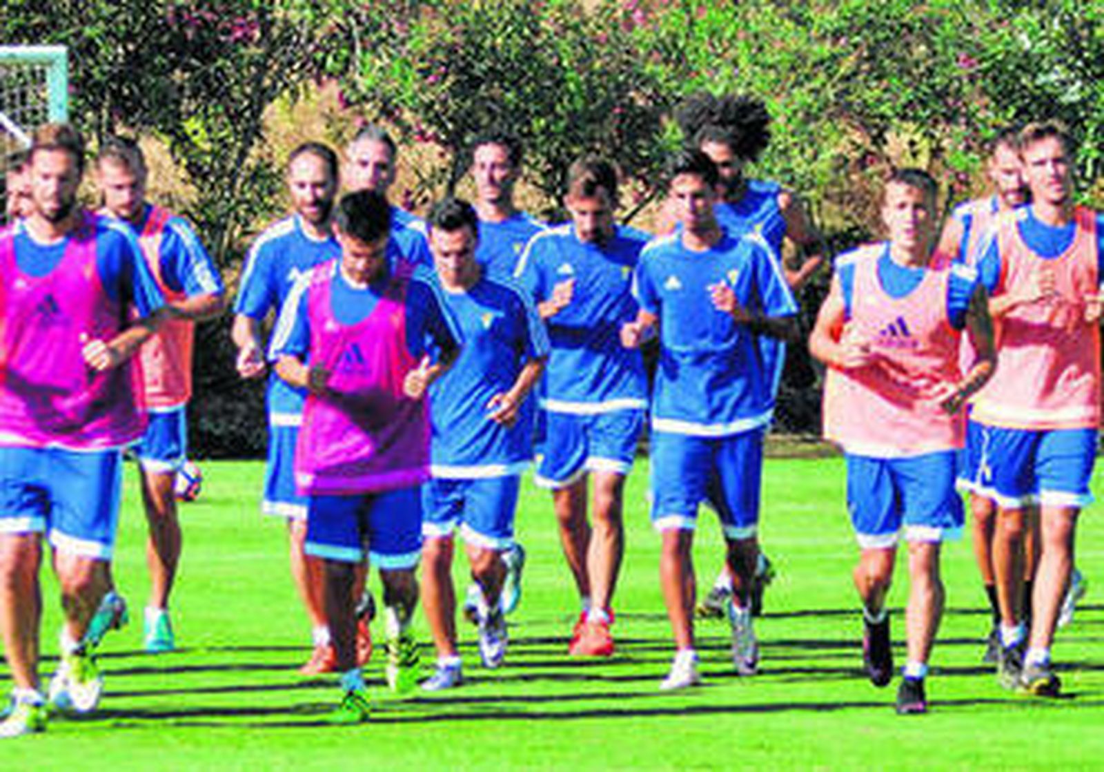 Los jugadores hacen carrera continua el pasado jueves, único día con doble sesión de la concentración de Mijas.