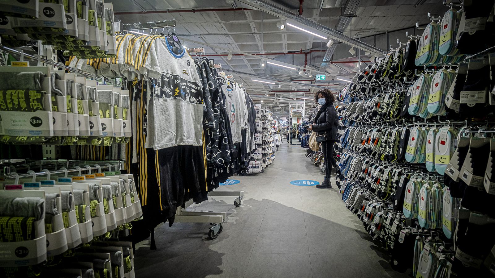 Interior de la tienda de Primark en Bahía Sur .