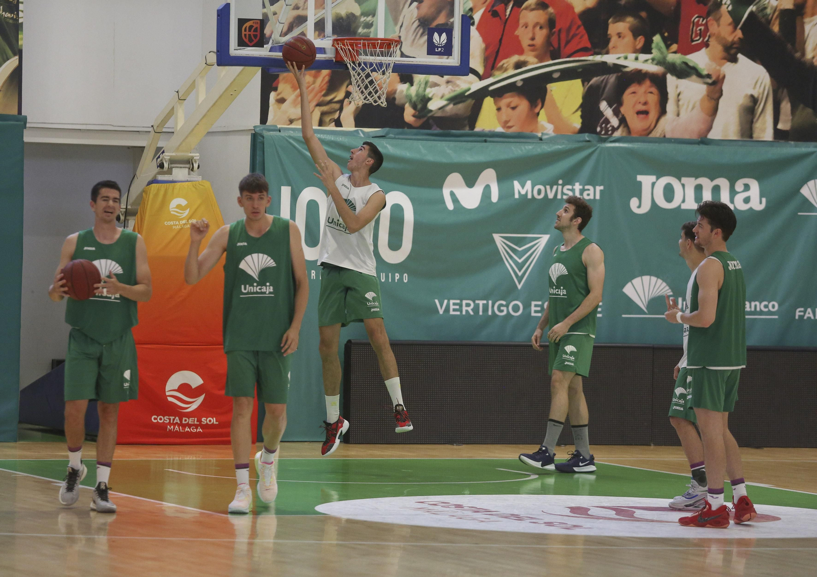 Las fotos de los jóvenes del Unicaja en Los Guindos