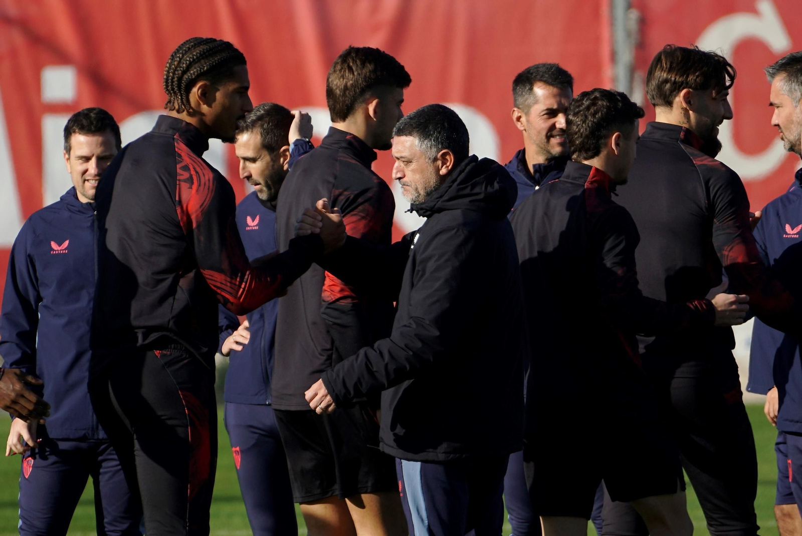 Badé saluda a García Pimienta en un entrenamiento reciente.
