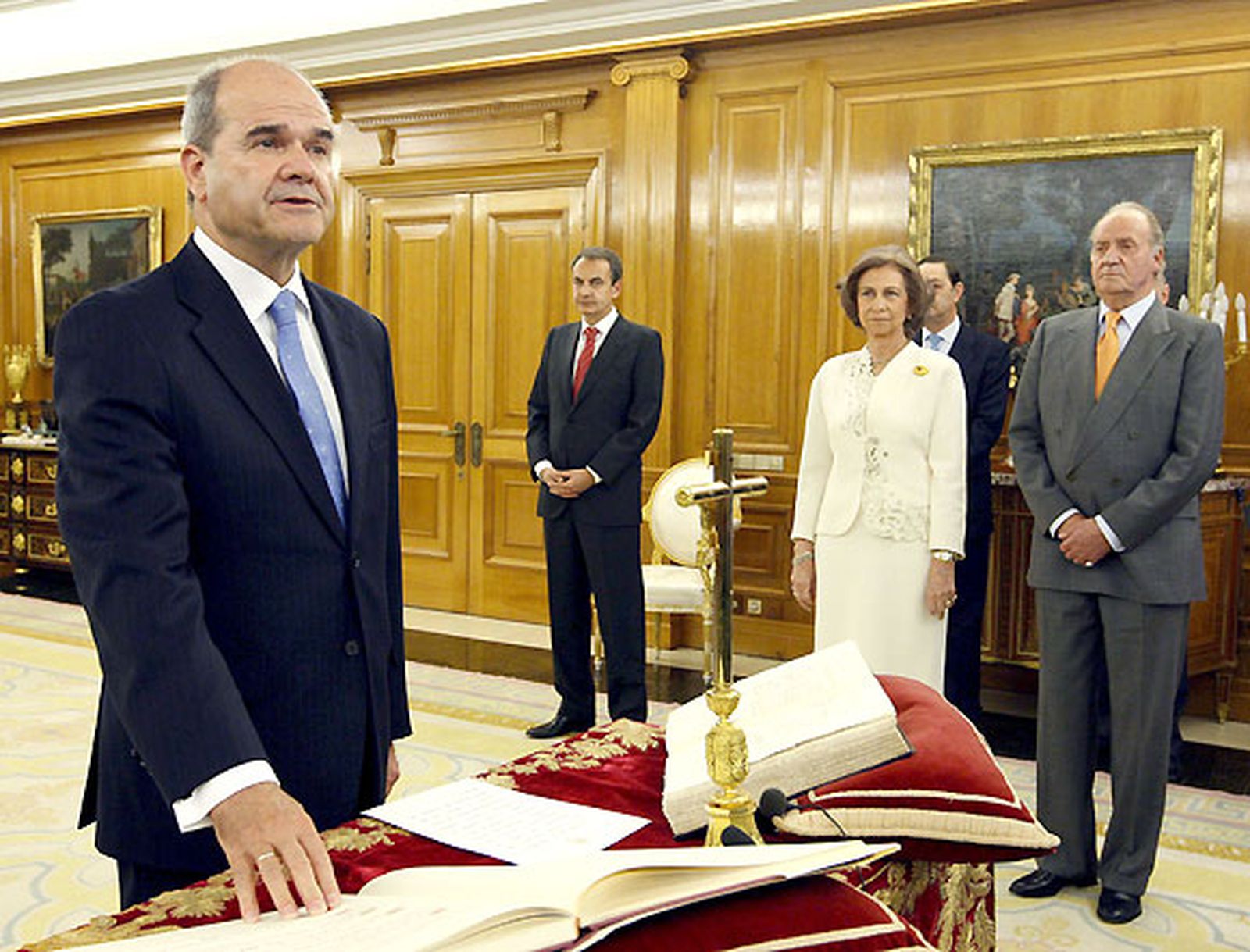 Zapatero incorpora a su nuevo Gobierno al 'núcleo duro' del PSOE