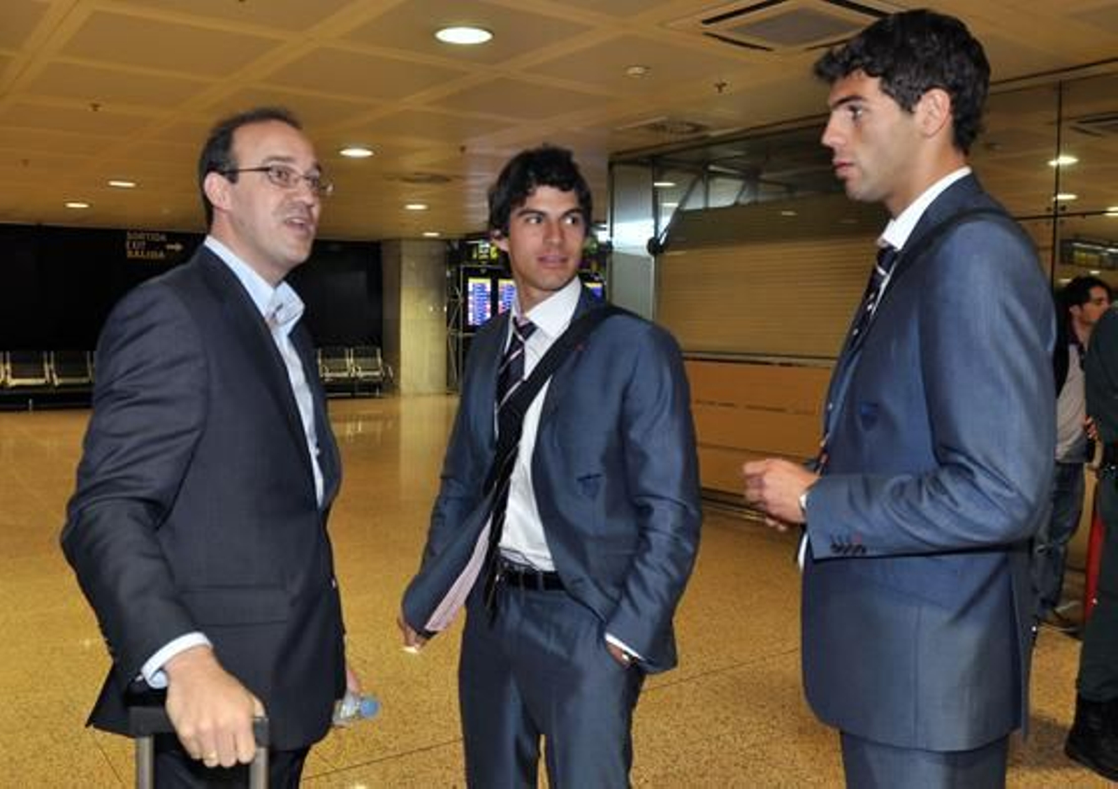 El ex sevillista Francisco López Alfaro junto a los argentinos Perotti y Fazio.

Foto: Antonio Pizarro/Manuel Gómez