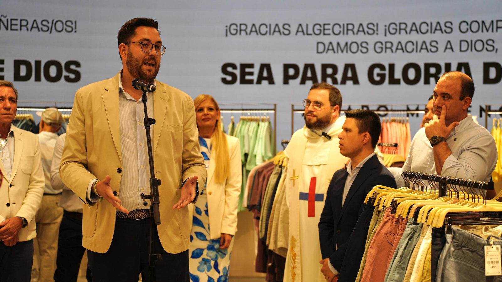 Fotos de la apertura de la marca Álvaro Moreno en el Centro Comercial Puerta Europa de Algeciras
