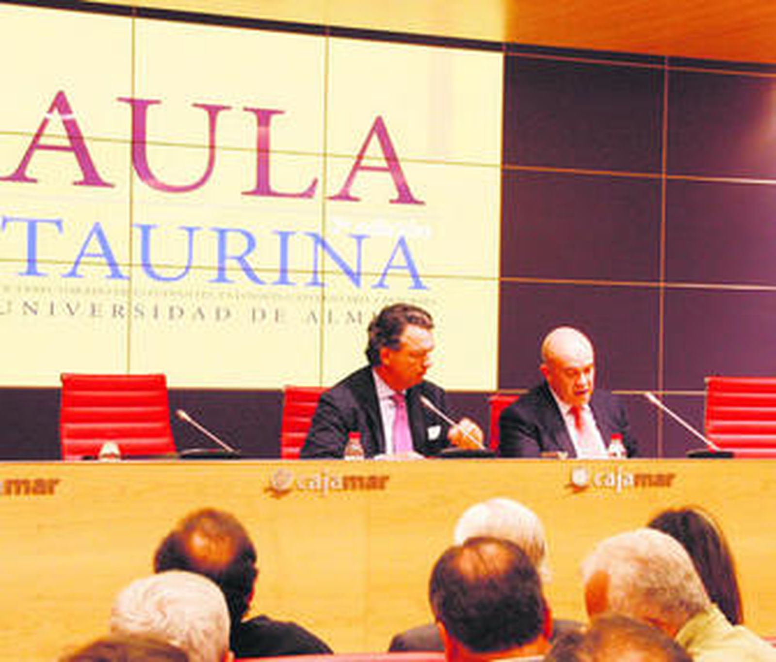 El ganadero Carlos Núñez y el Vicerrector José Guerrero en la 2º edición.