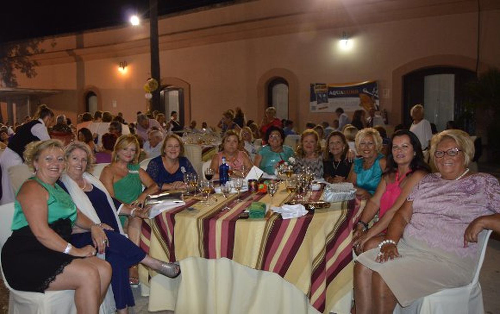 Carmen Alejo, Ana Somoscarrera, Concha Gutiérrez, Carmen Astorga, Magdalena Gómez, María Luisa  López, Amor Butrón, Encarnación Serrano, Mercedes Montes y Carmen Pájaro.

Foto: Ignacio Casas de Ciria