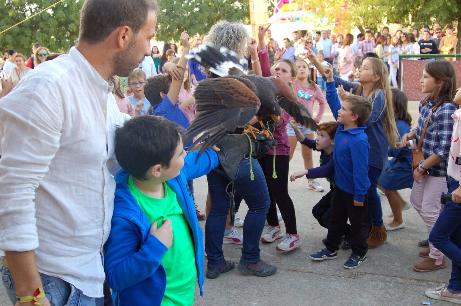 Durante la Feria de la Cinegética y del Ecoturismo en Las Navas de la Concepción, el municipio ha programado numerosas actividades como el vuelo de rapaces.