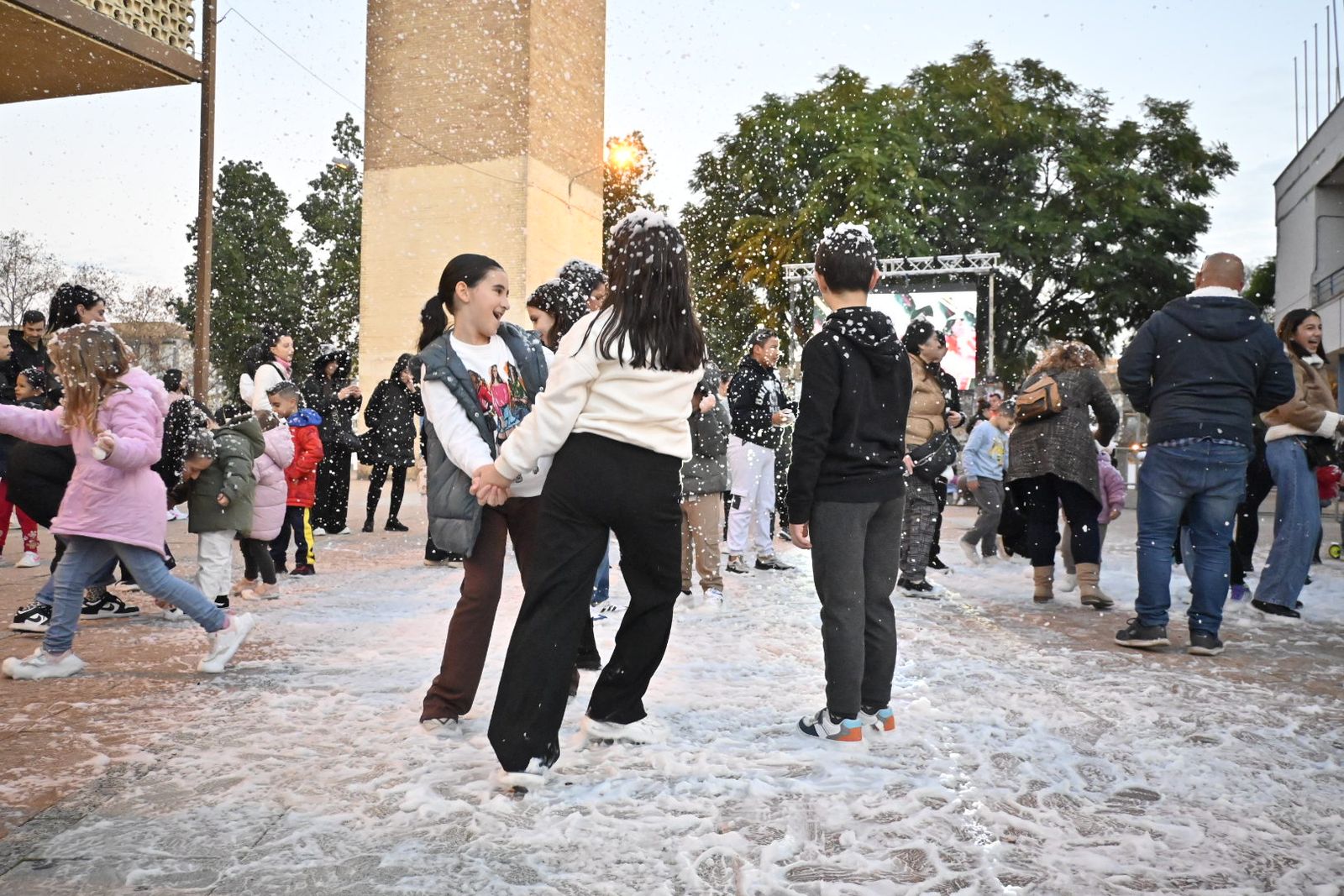 Las mejores fotografías de la nevada en el barrio de La Hispanidad