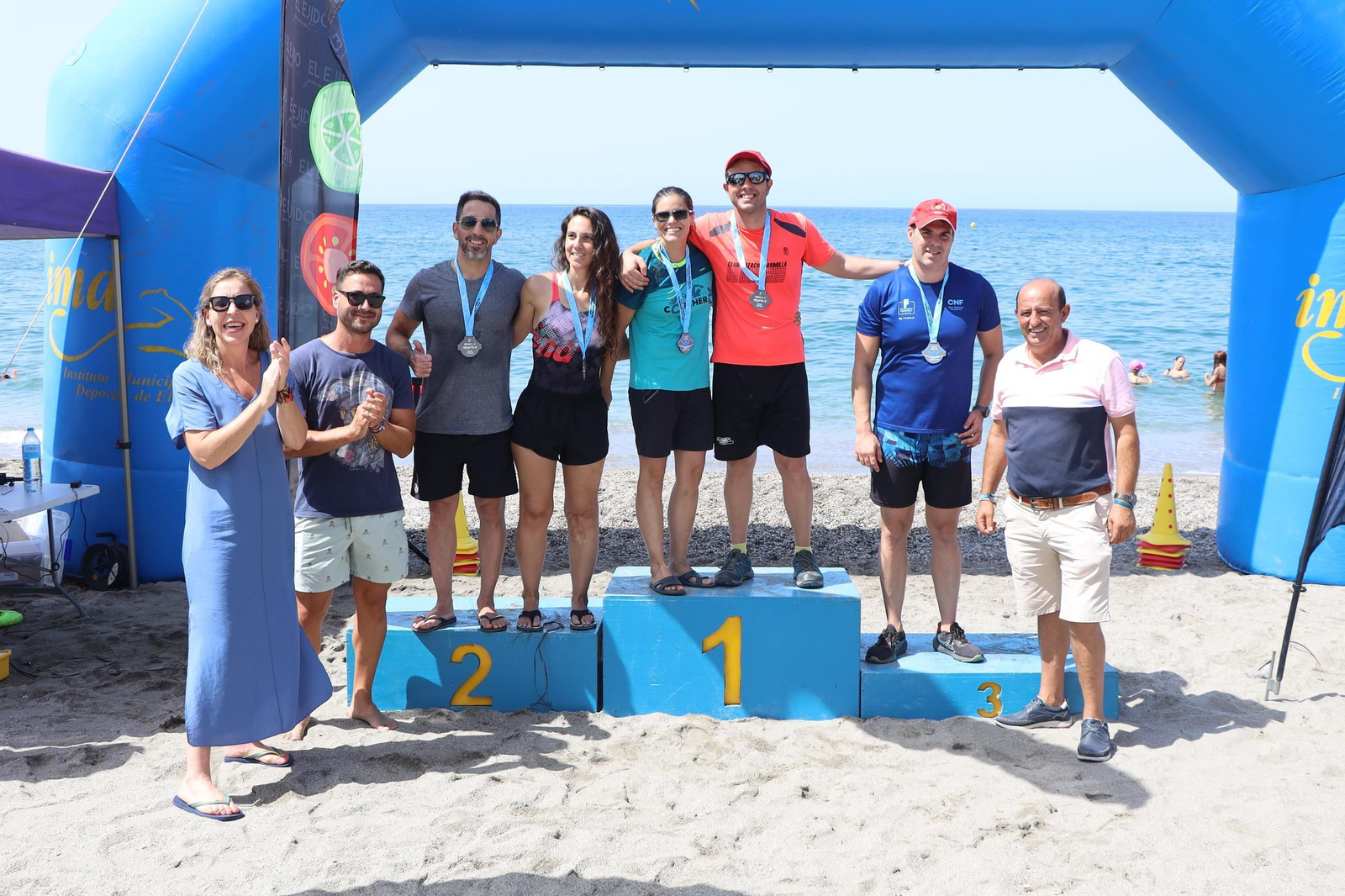 Uno de los podios de la Travesía a Nado de Balerma celebrada durante este fin de semana.
