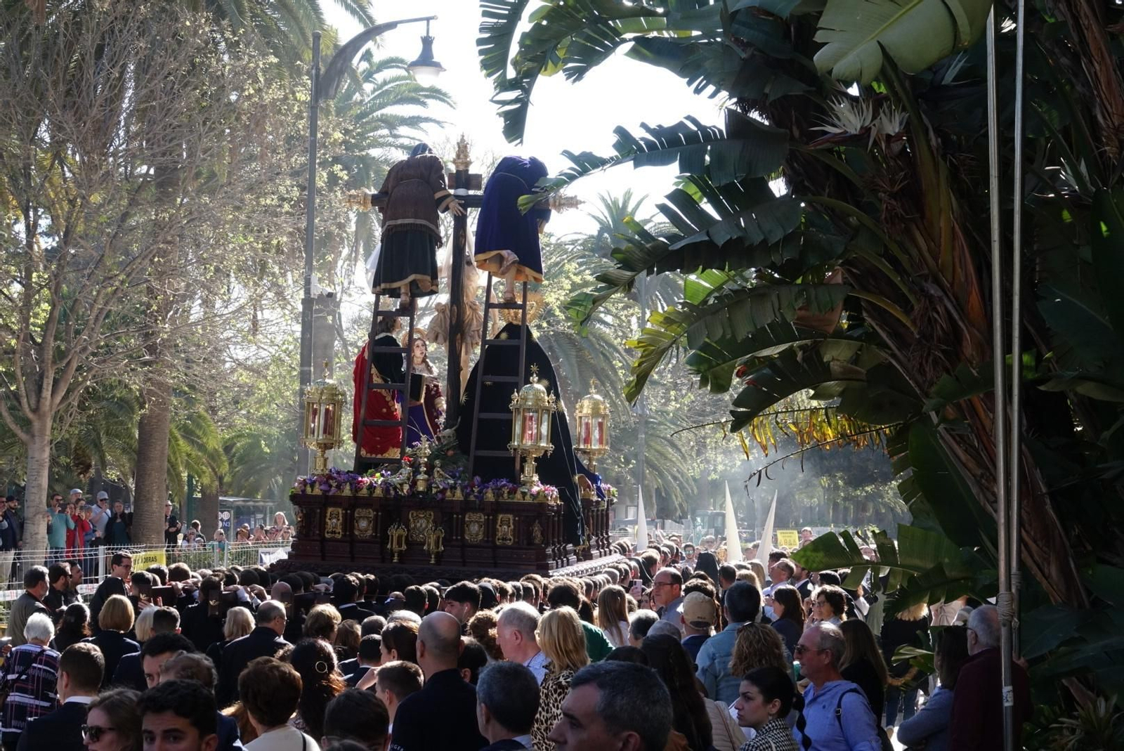 Las fotos de Descendimiento en el Viernes Santo de Málaga Las fotos de Descendimiento en el Viernes Santo de Málaga