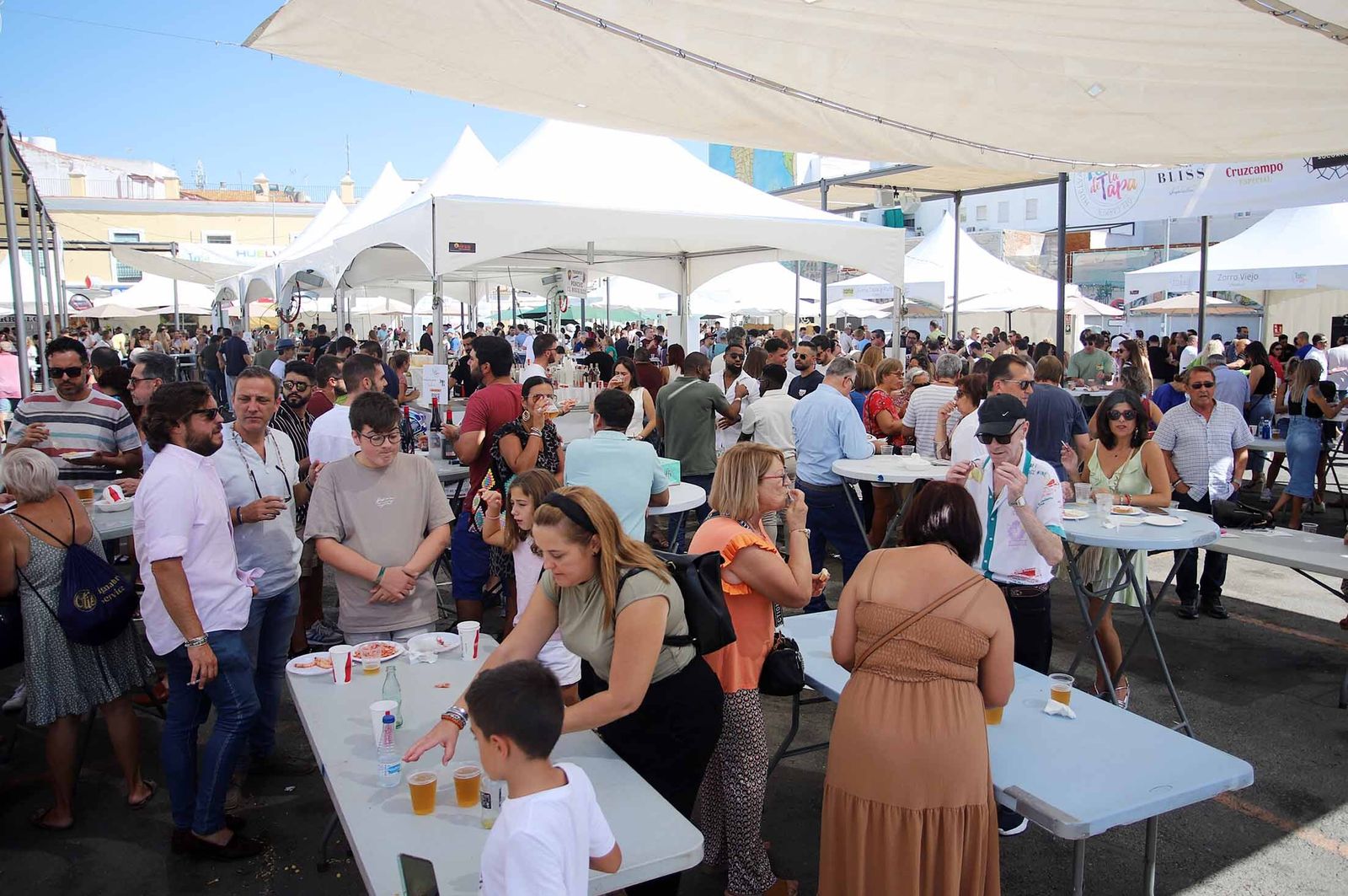 Imágenes del ambiente en la Feria de la Tapa de Huelva