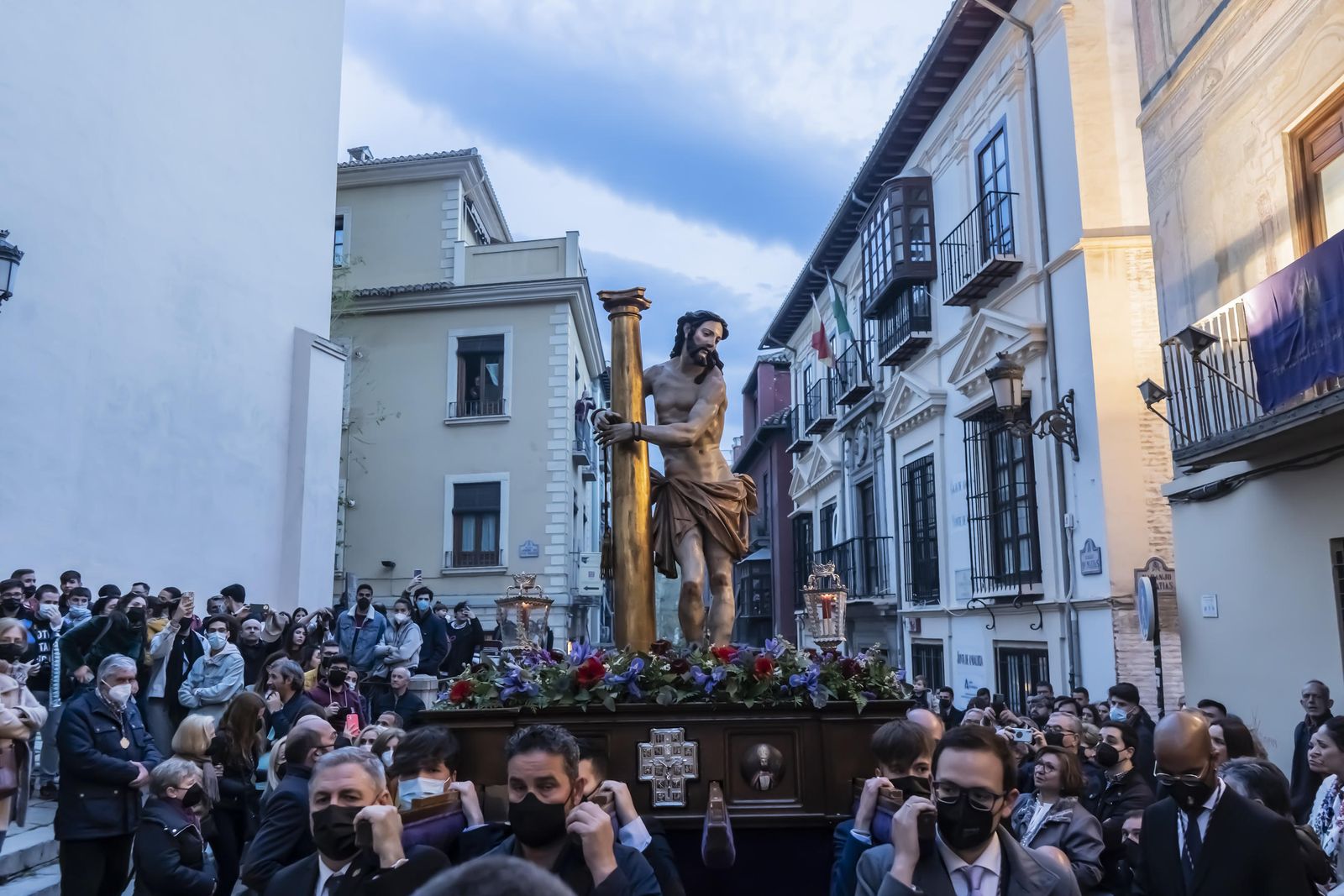 Los vía crucis del Viernes de Dolores, en imágenes