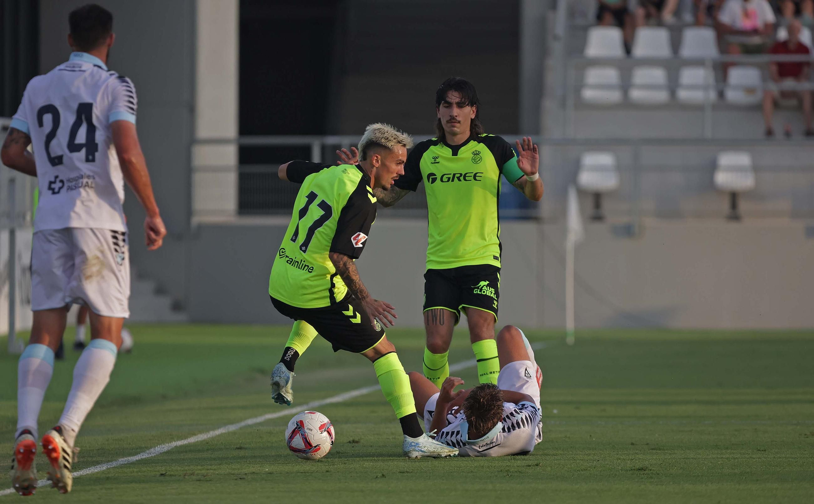 Las mejores fotos del Real Betis - Cádiz CF celebrado en el Ciudad de La Línea