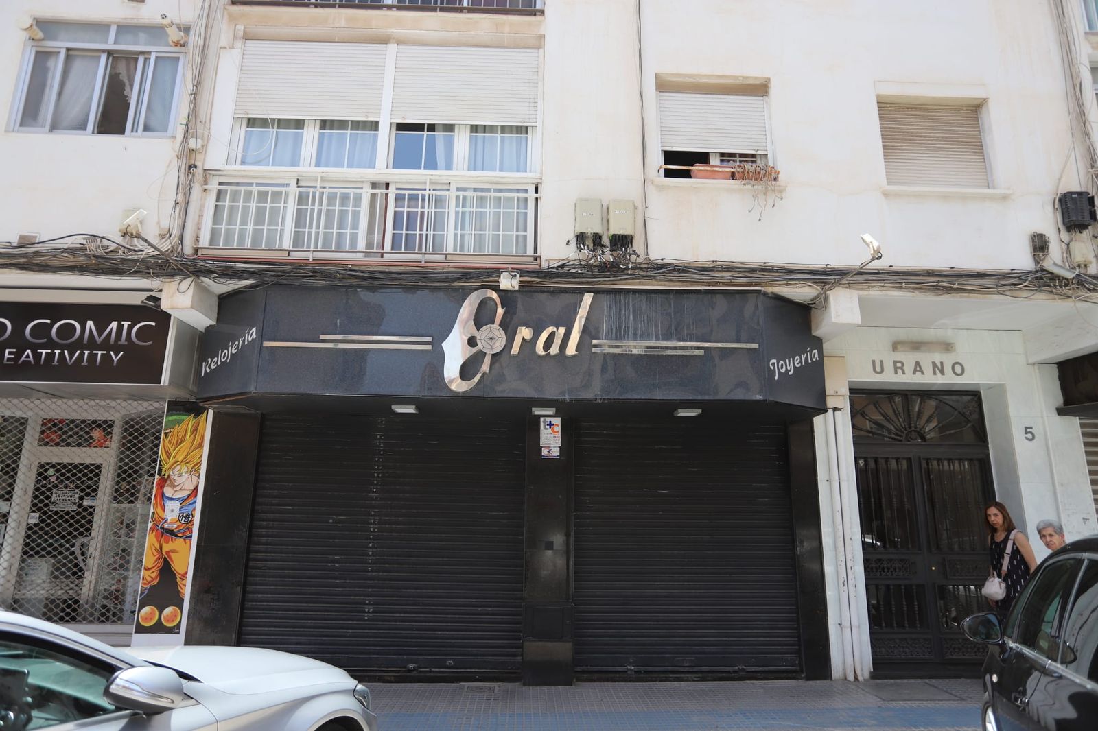 La joyería atracada este viernes por tres encapuchados.