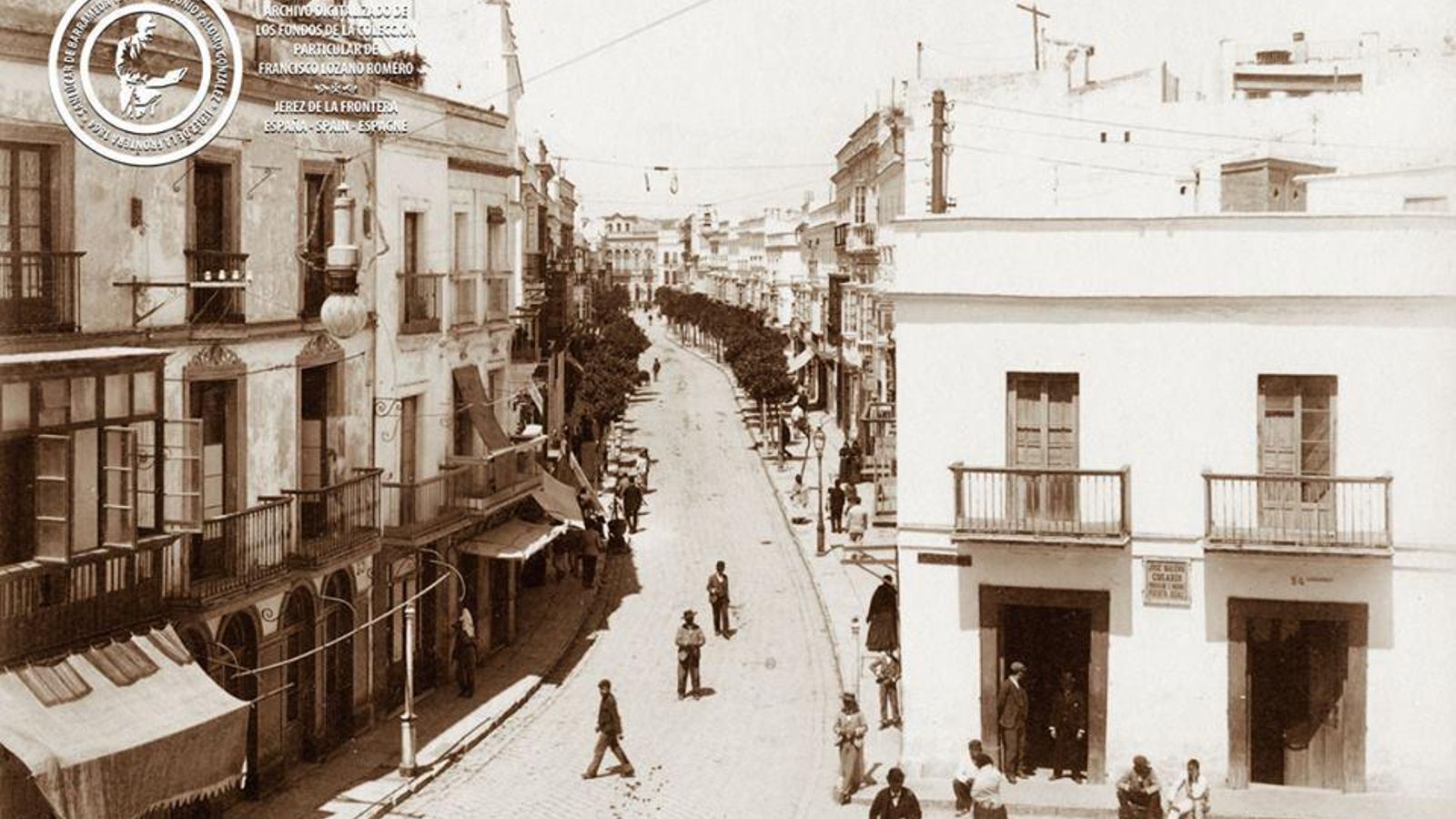 Vista de la calle Larga, aún sin el edificio del Gallo Azul.