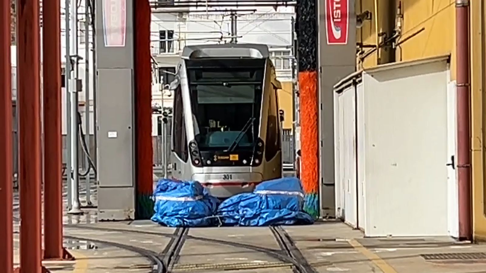 El tranvía reanudó la marcha tras quedar parado por una avería a la altura del Prado