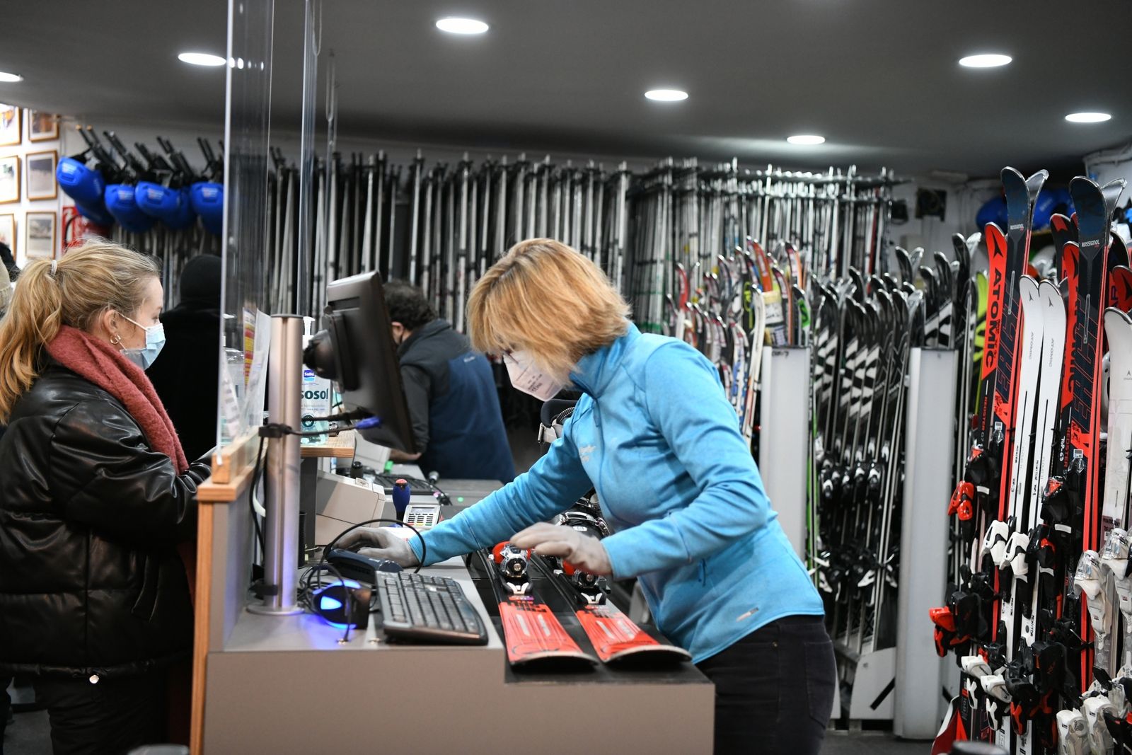 Fotos de la jornada de tranquilidad en Sierra Nevada en la nueva reapertura