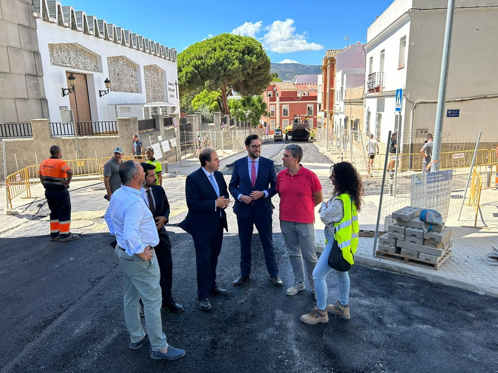 El concejal delegado de Emalgesa, Álvaro Márquez, junto a los tenientes de alcalde delegados de Educación y Participación Ciudadana, Javier Vázquez y Jorge Julia.