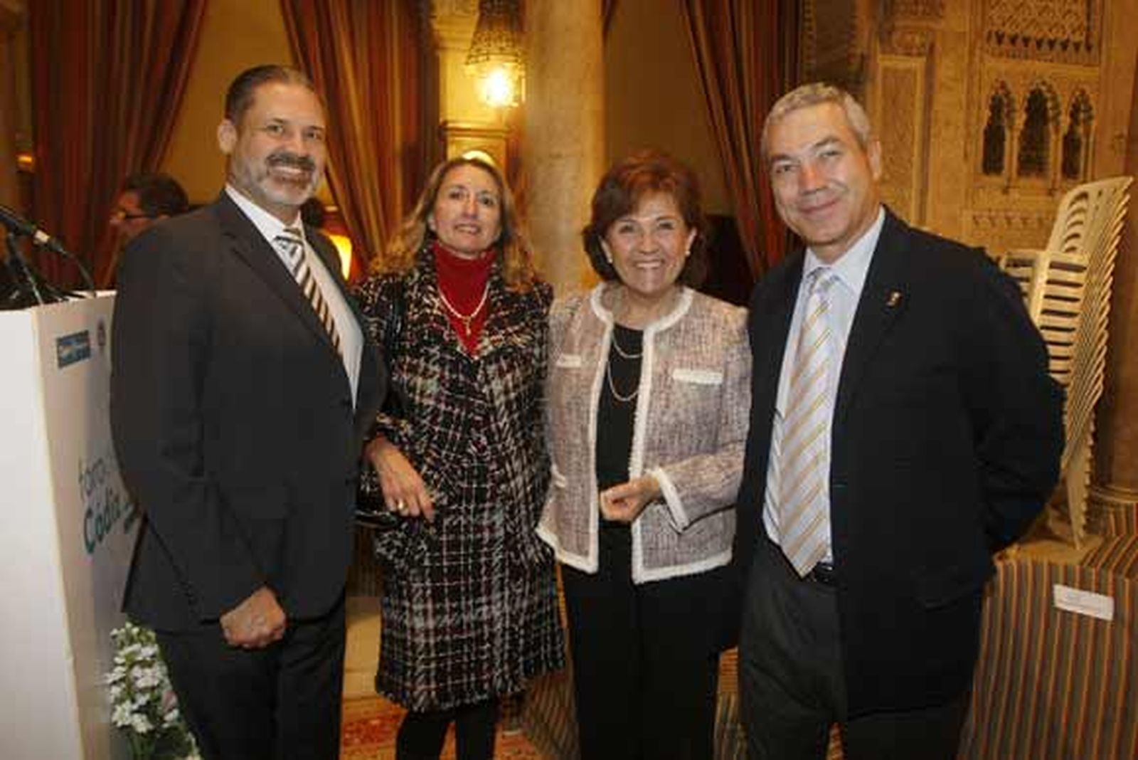 Vicente Ortells, Charo Vírseda, Carmen Caffarel y Antonio Tocón, tras la conferencia.

Foto: Jose Braza