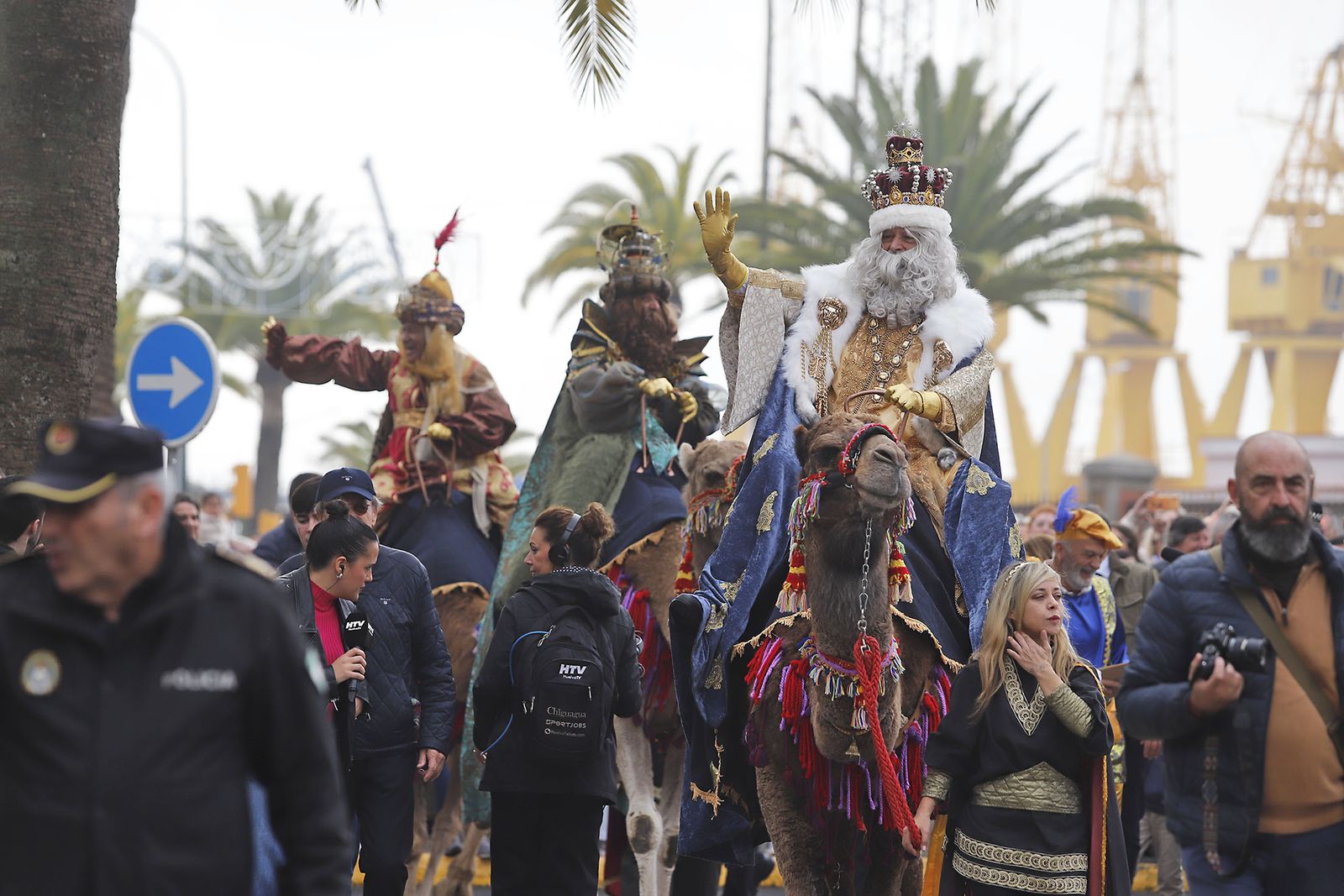 Imágenes de la mágica llegada de los Reyes Magos y la Estrella de la Ilusión a Huelva en barco