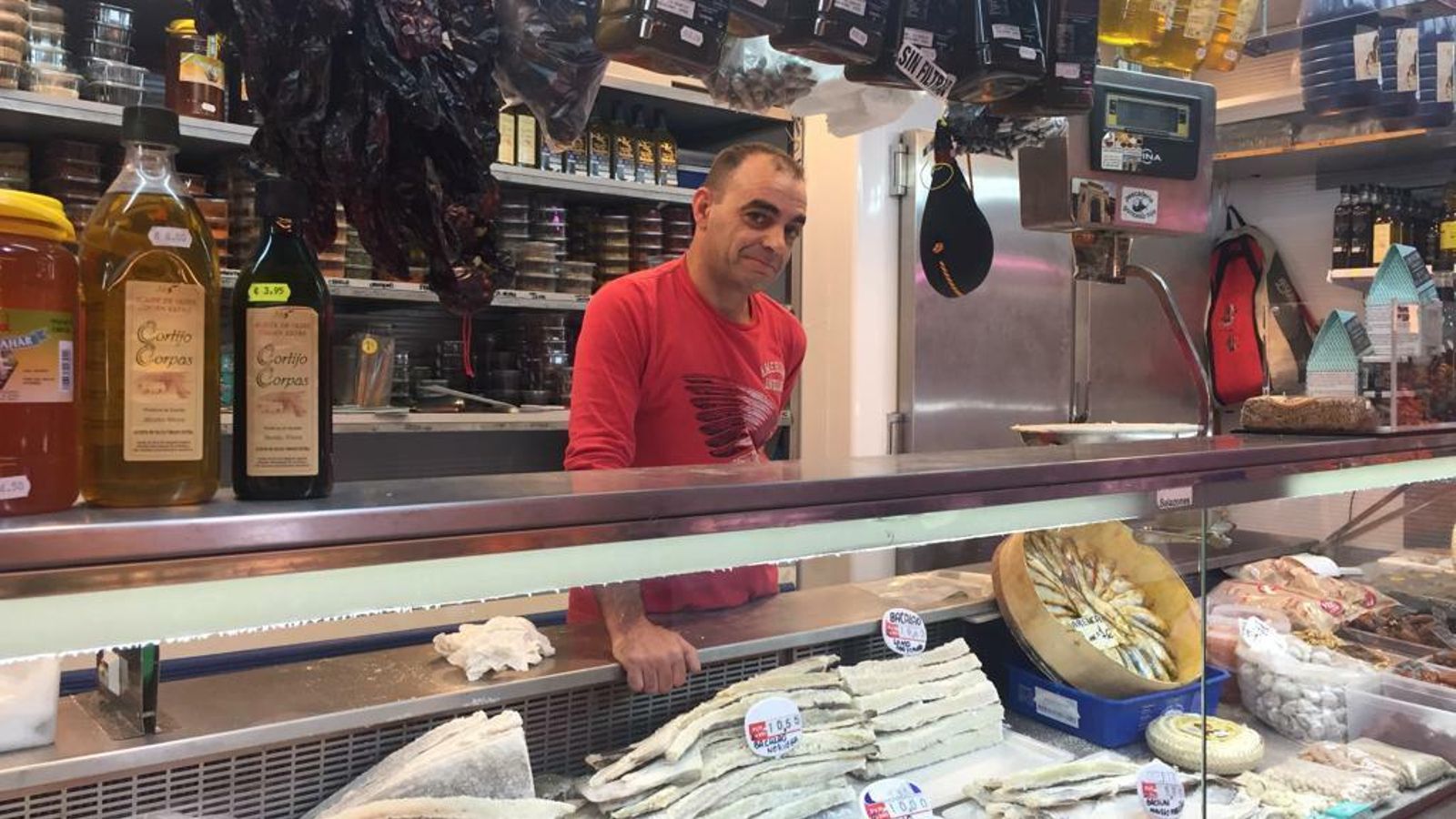 David en su bacaladería de Atarazanas.