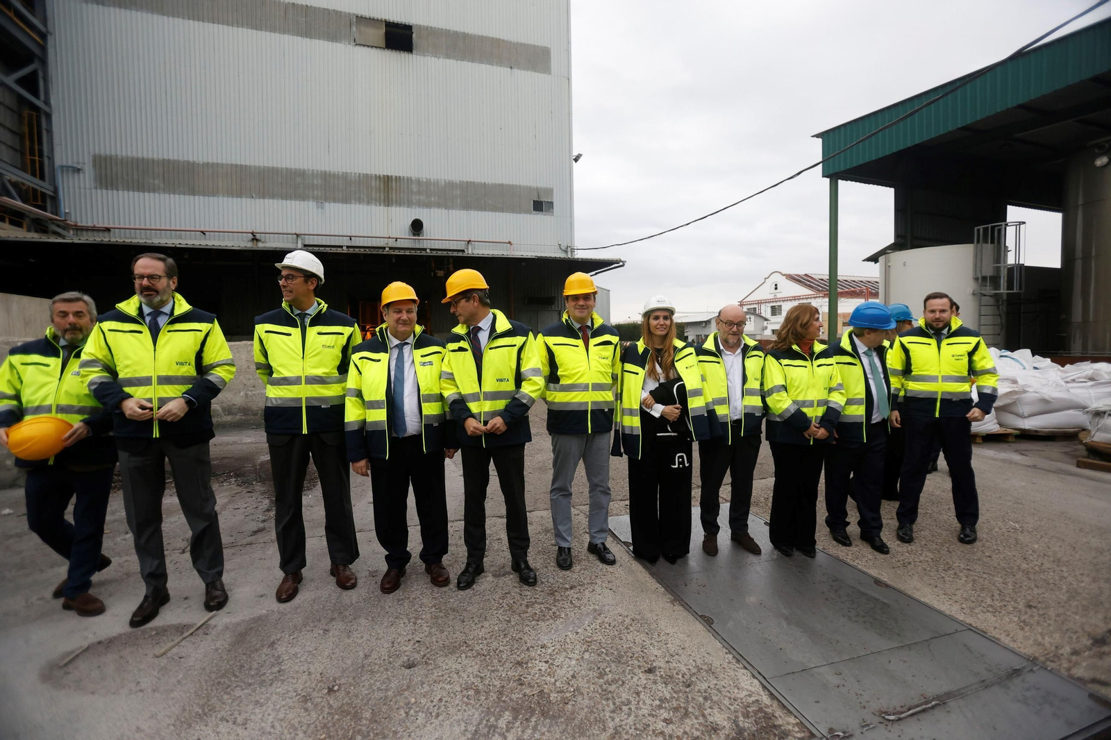 La visita del ministro de Industria a la fábrica de Cunext en Córdoba, en imágenes