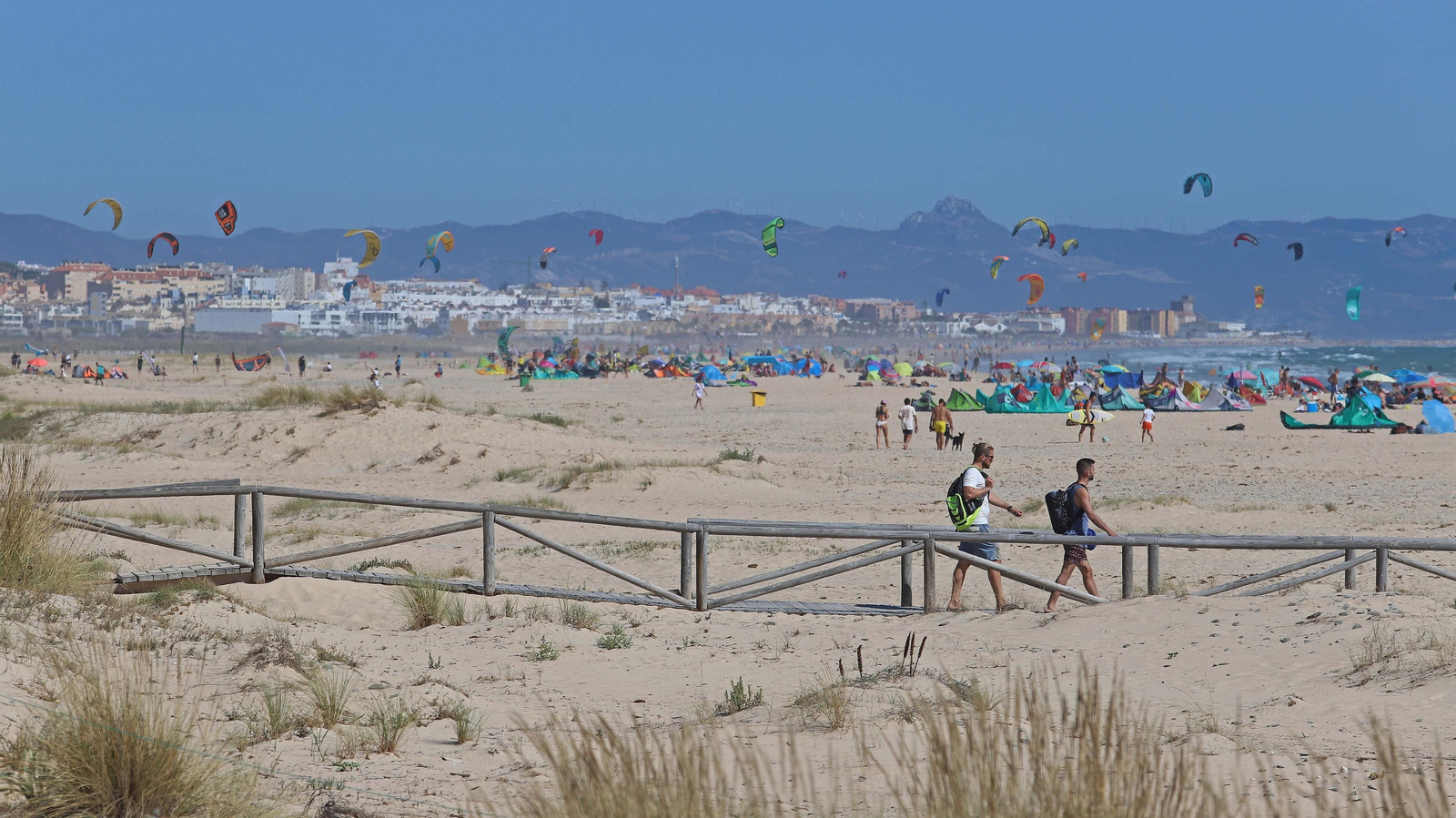 La playa de Los Lances, en Tarifa, el domingo.