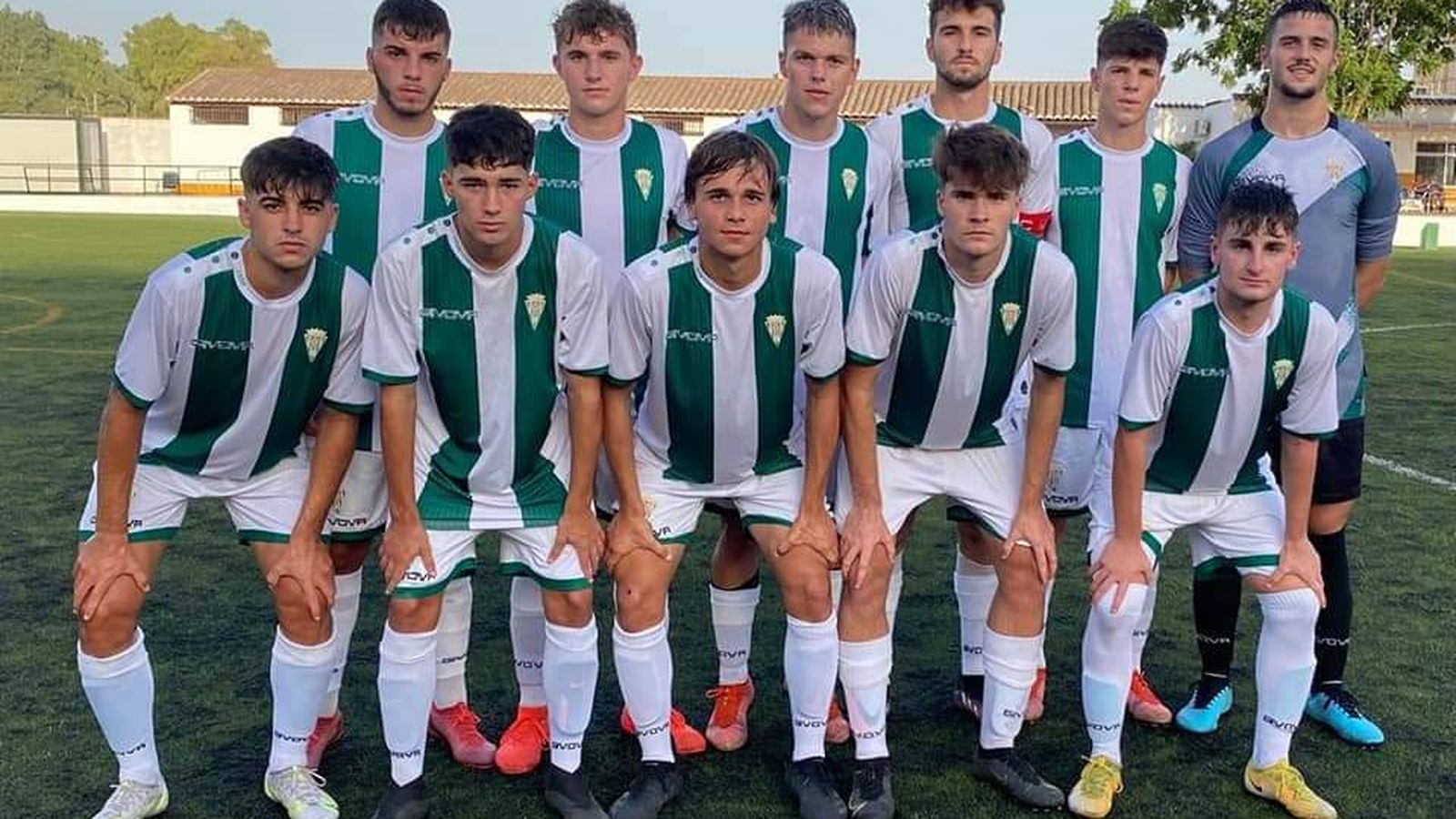 Formación inicial del Córdoba CF durante un partido de pretemporada.