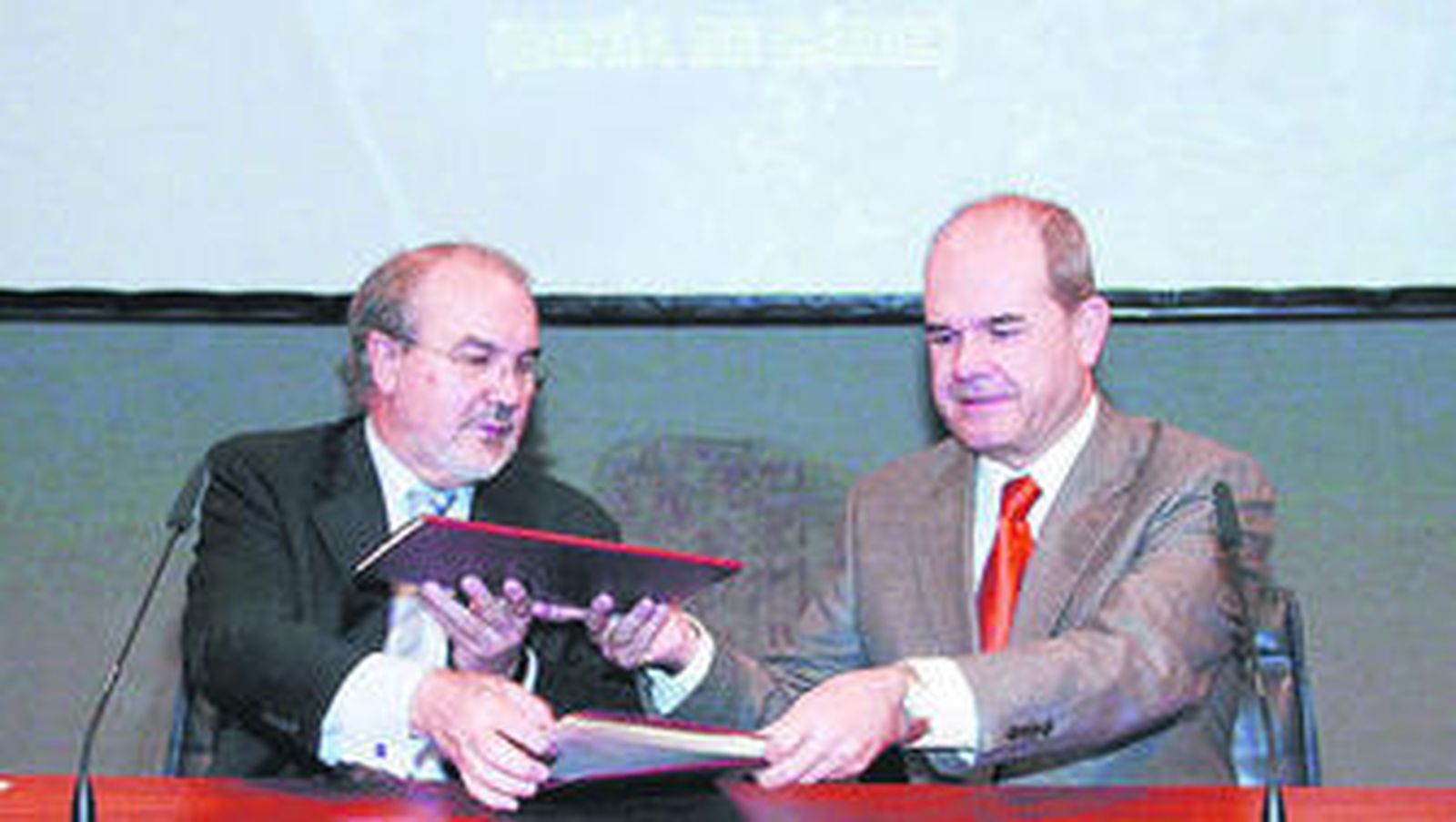 La sentencia del Supremo ha anulado también parte del convenio de Las Aletas que Solbes y Chaves firmaron el 30 de abril de 2007.