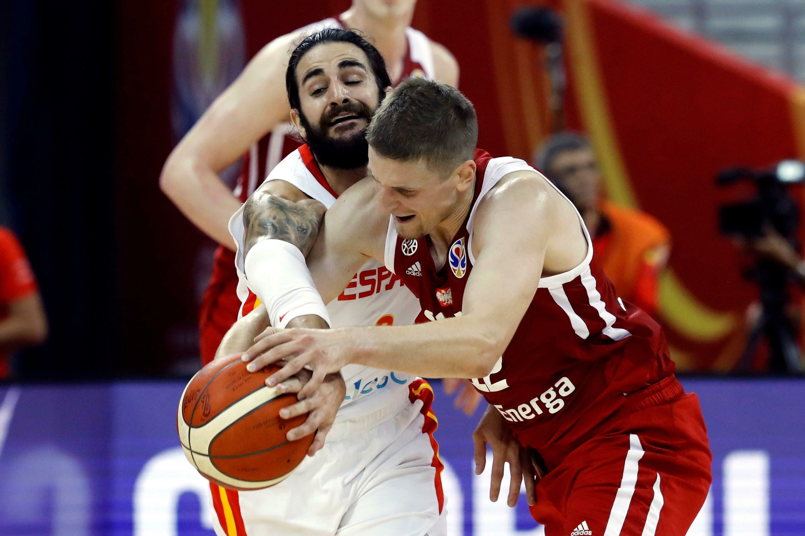 Wazcynski y Riki Rubio en un Polonia - España.