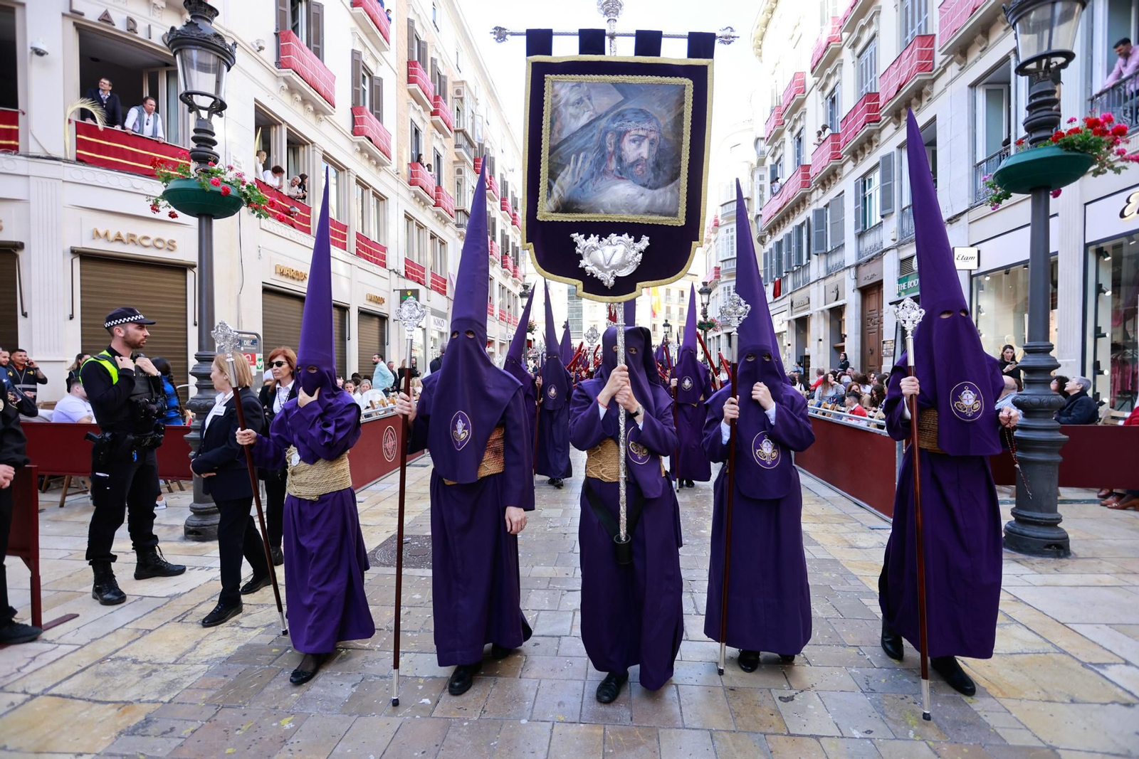 Las fotos de la procesión de Pasión el Lunes Santo en Málaga