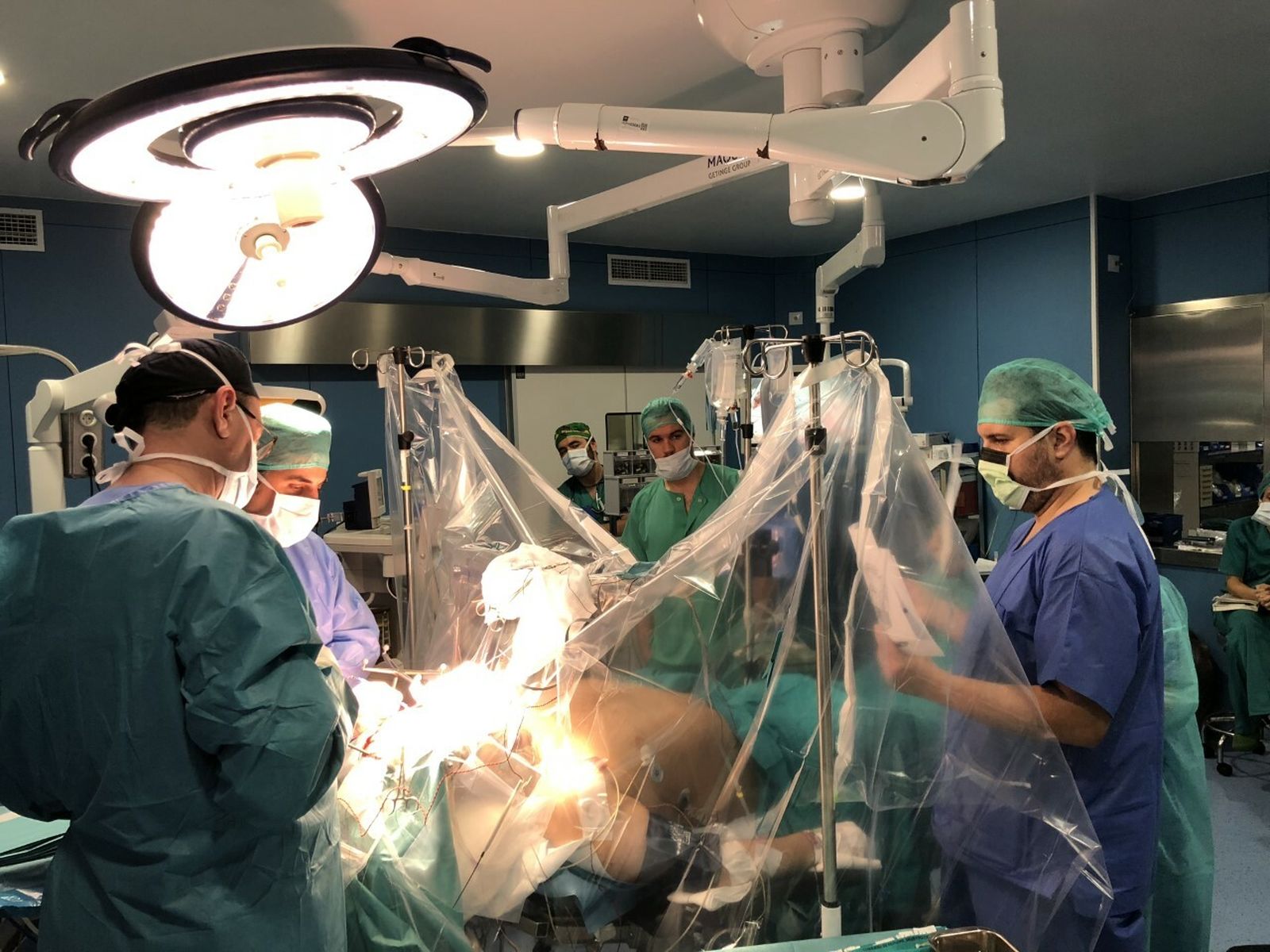 Imagen de una intervención de neurocirugía en el Hospital Puerta del Mar.