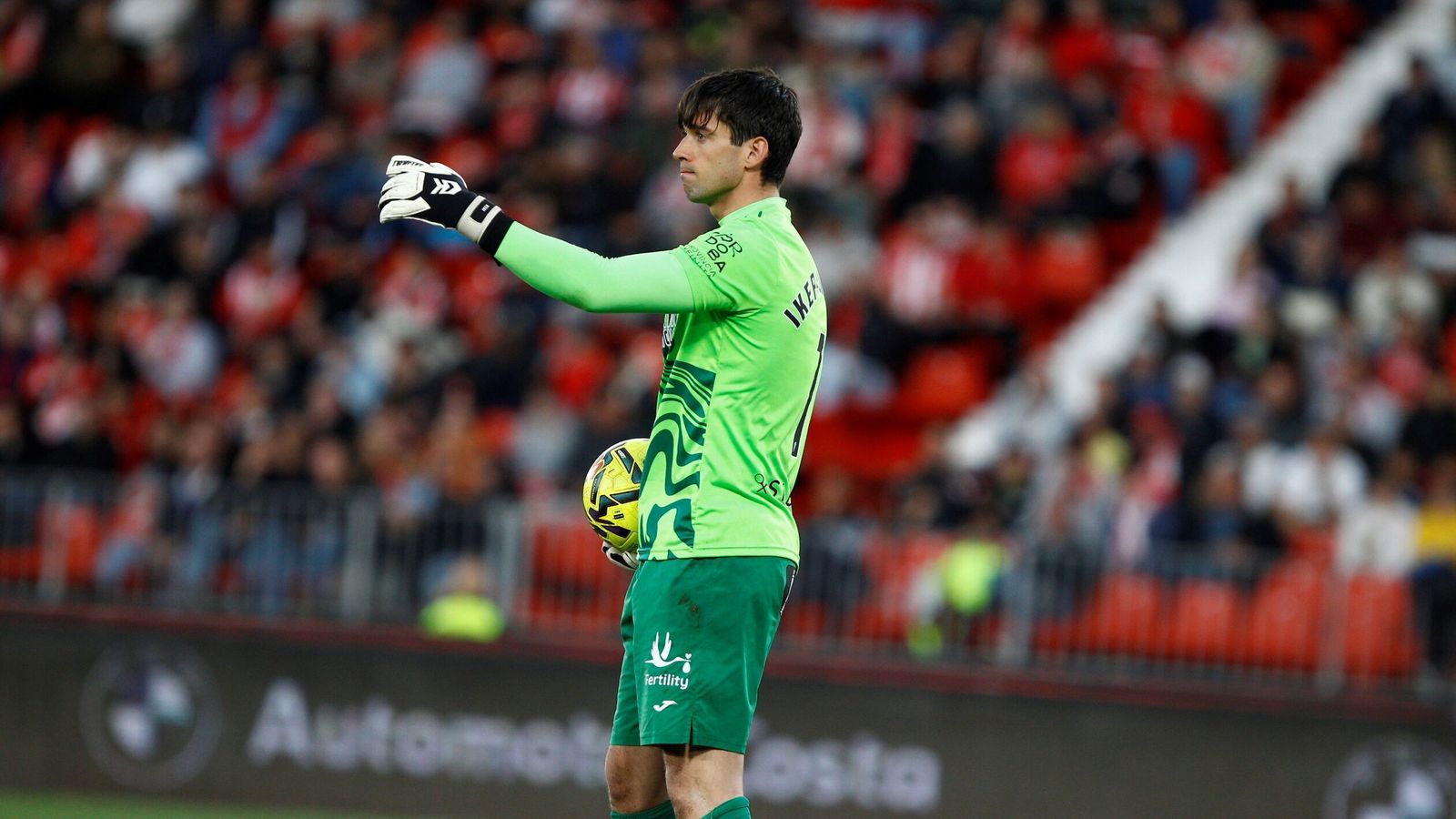 Iker Álvarez se lamenta tras encajar un gol en el Almería - Córdoba CF.