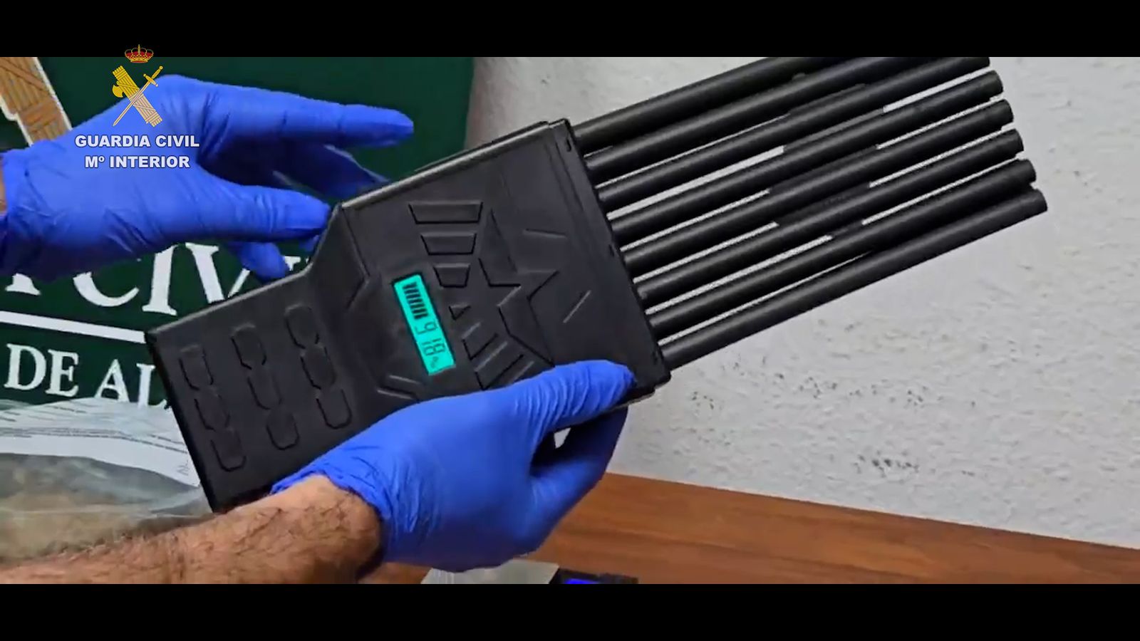 Uno de los instrumentos localizados por la Guardia Civil.