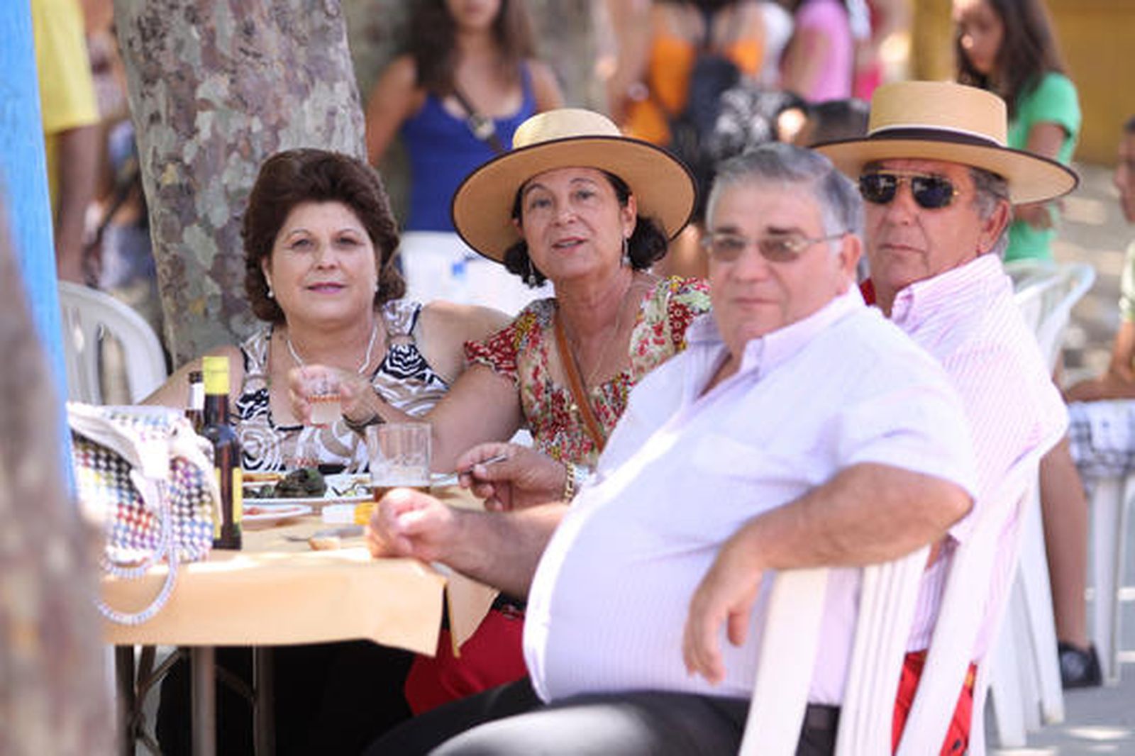 Los algecireños viven intensamente la jornada del sábado en la Feria. 

Foto: Vanessa Perez